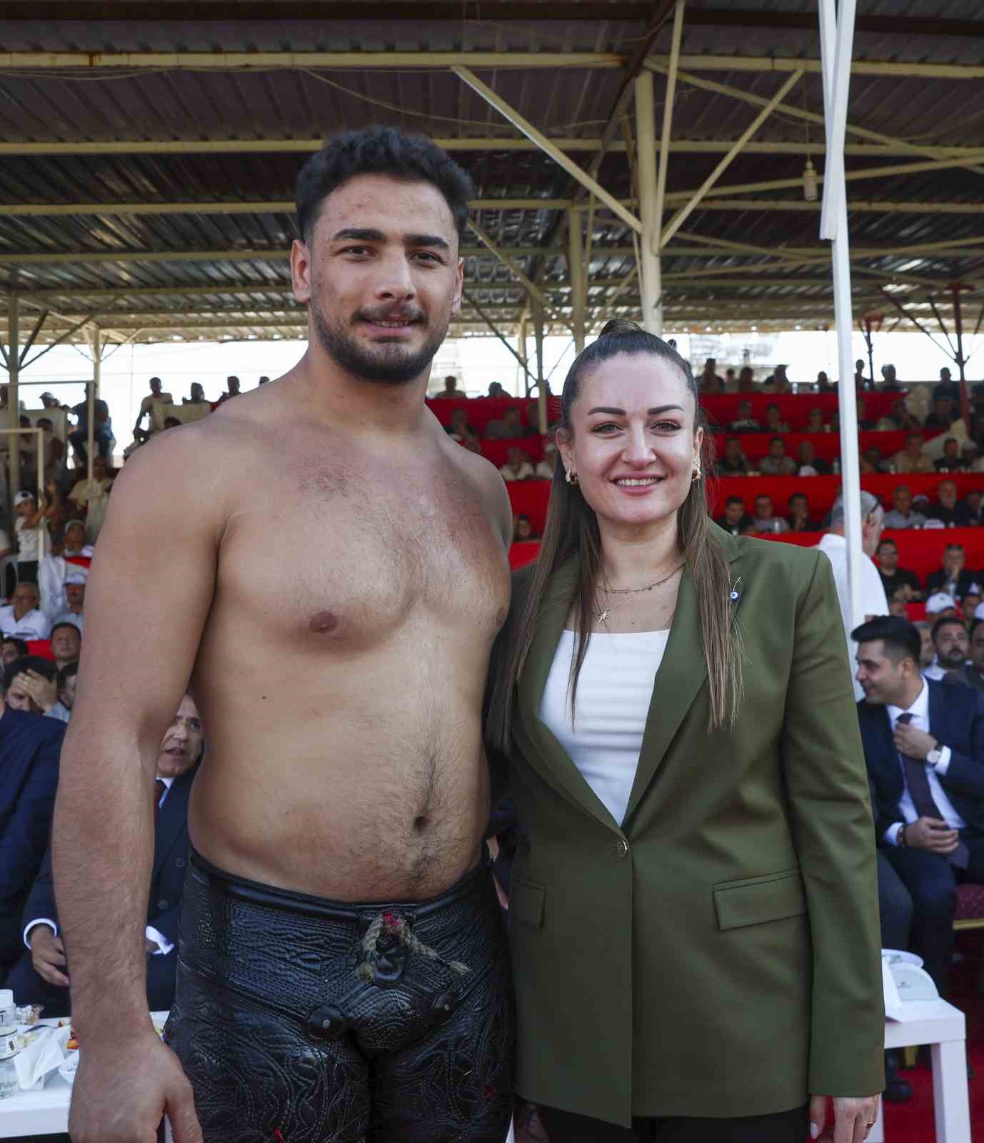 Antalya Büyükşehir Belediyesi’nin, 21 pehlivanı Cumhurbaşkanlığı Kupası için er meydanında