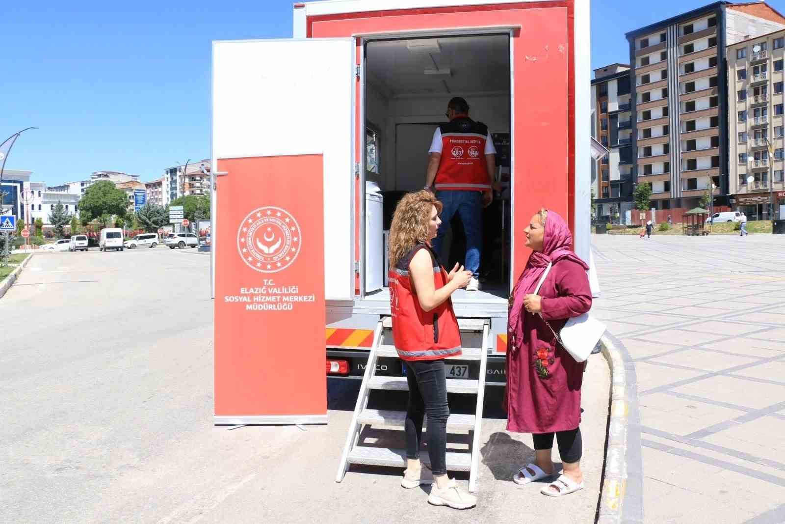 Elazığ’da mobil sosyal hizmet aracı vatandaşlarla buluştu