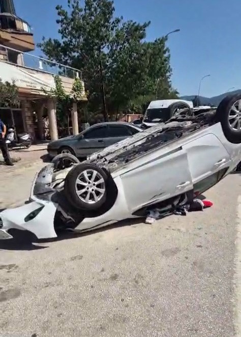 Bilecik&rsquo;teki feci kaza g&uuml;venlik kamerasınca kaydedildi