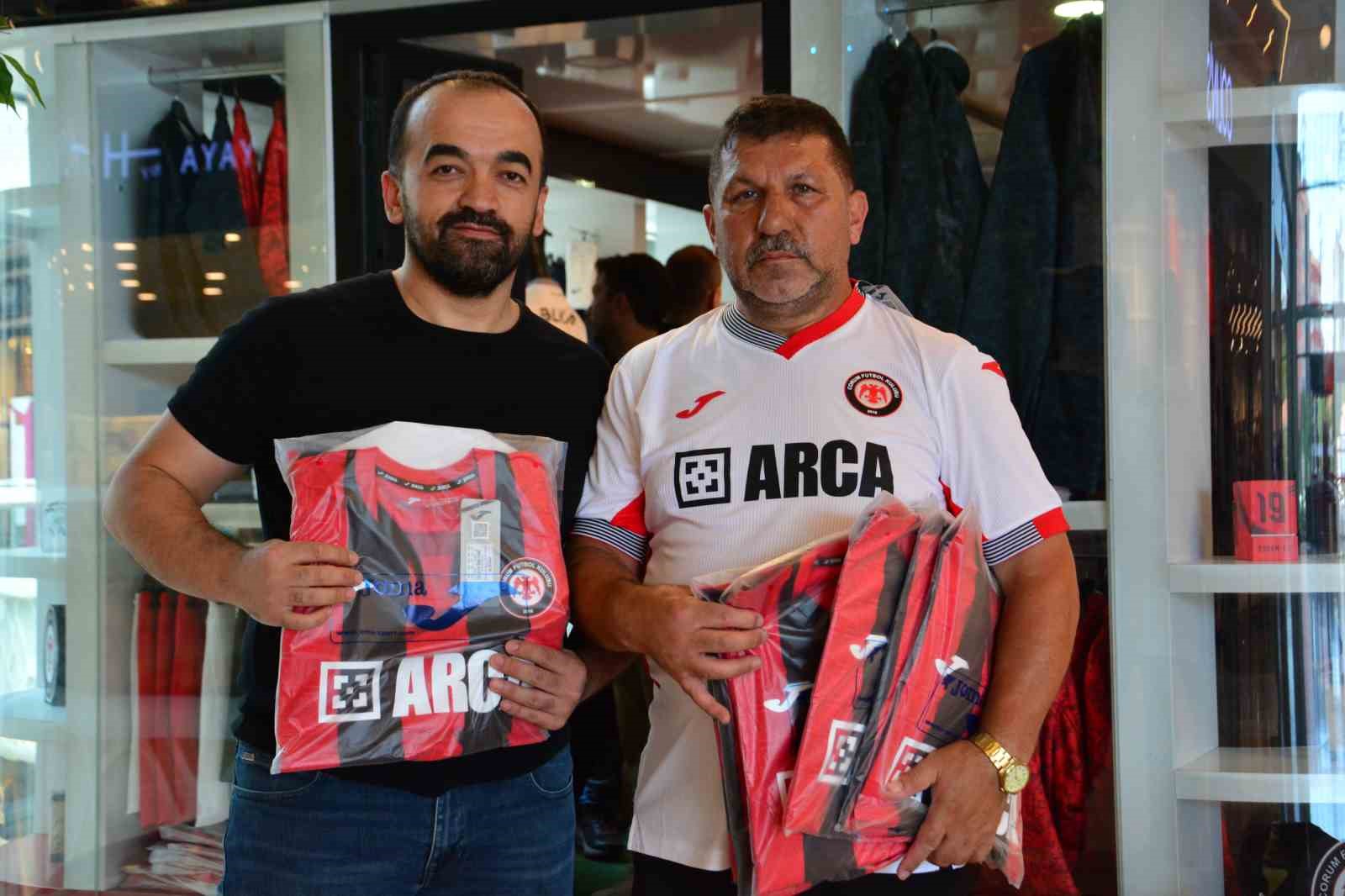 Süper Lig’in yeni ekibi Çorum FK’nin yeni sezon formalarına taraftarlardan yoğun ilgi