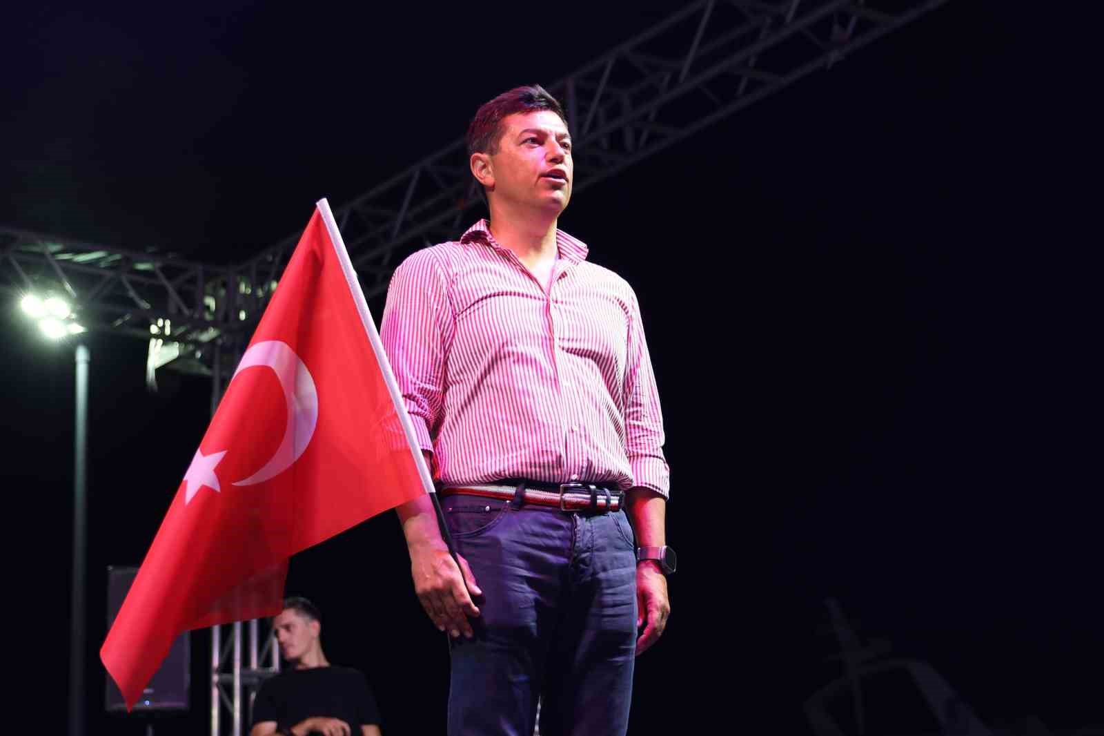 Marmaris’te sessiz fener alayı