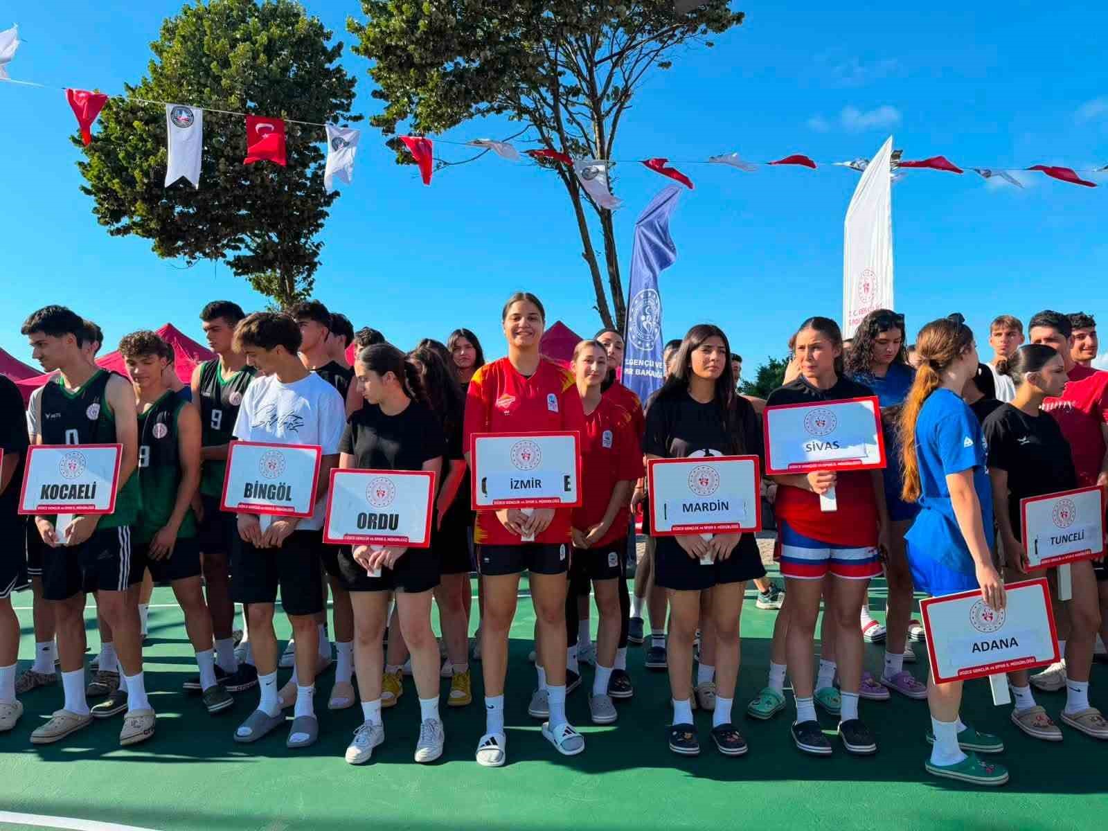 Gençlik Kupası 3x3 basketbol Türkiye finalleri Akçakoca’da başladı