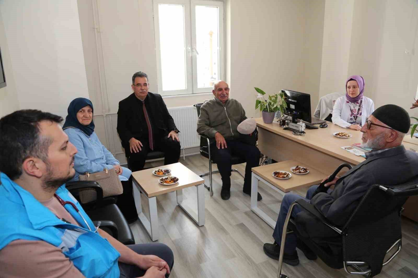Erzurum’da asırlık çınarlara sağlıklı hayat merkezinde özel ilgi
