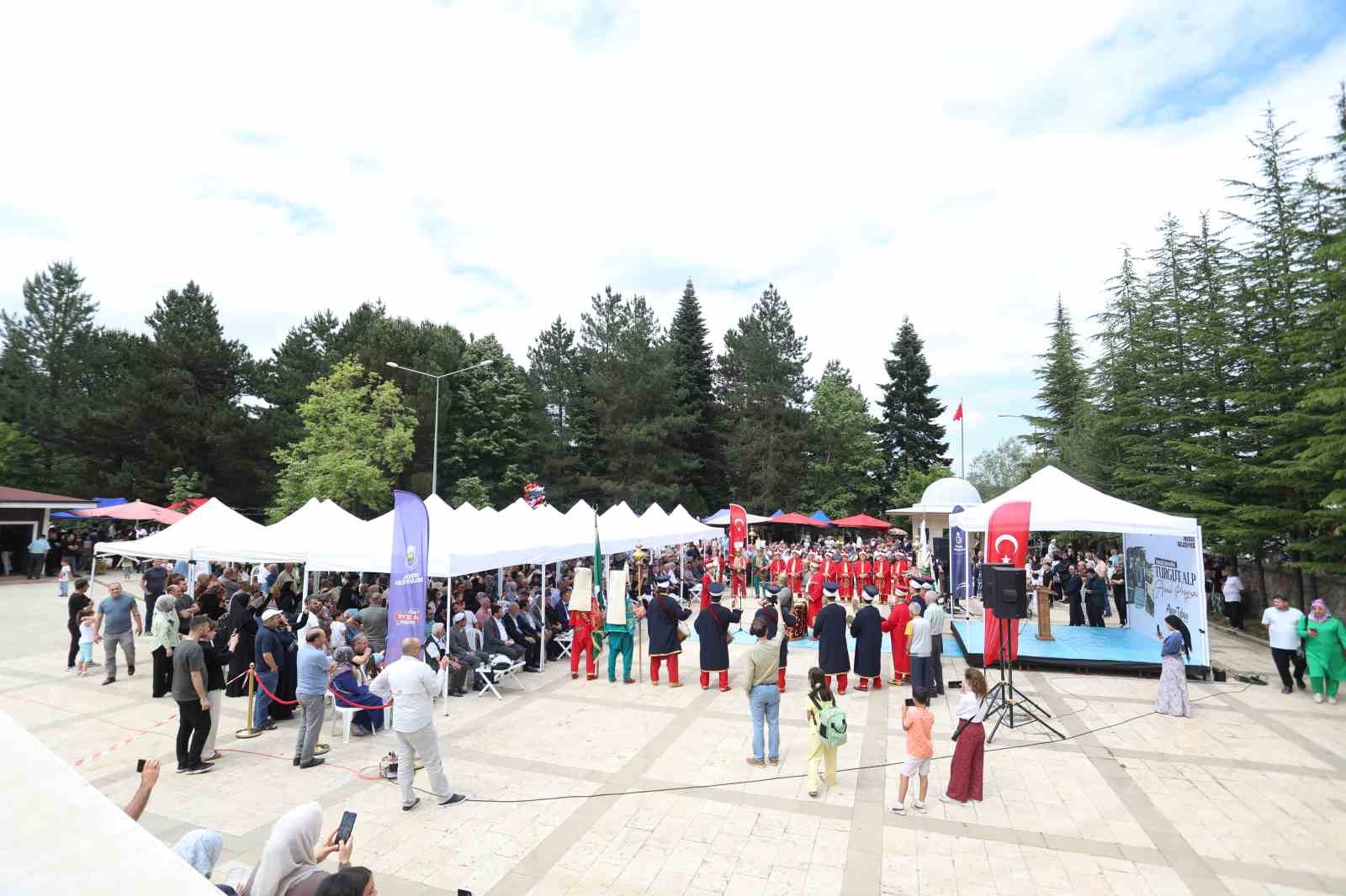 İneg&ouml;l Fatihi Turgut Alp kabri başında anıldı