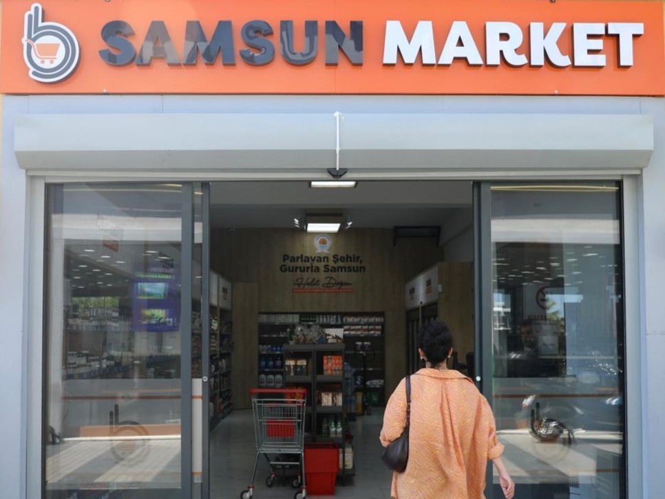 Yöresel ürünlerin yeni adresi Saathane Meydanı