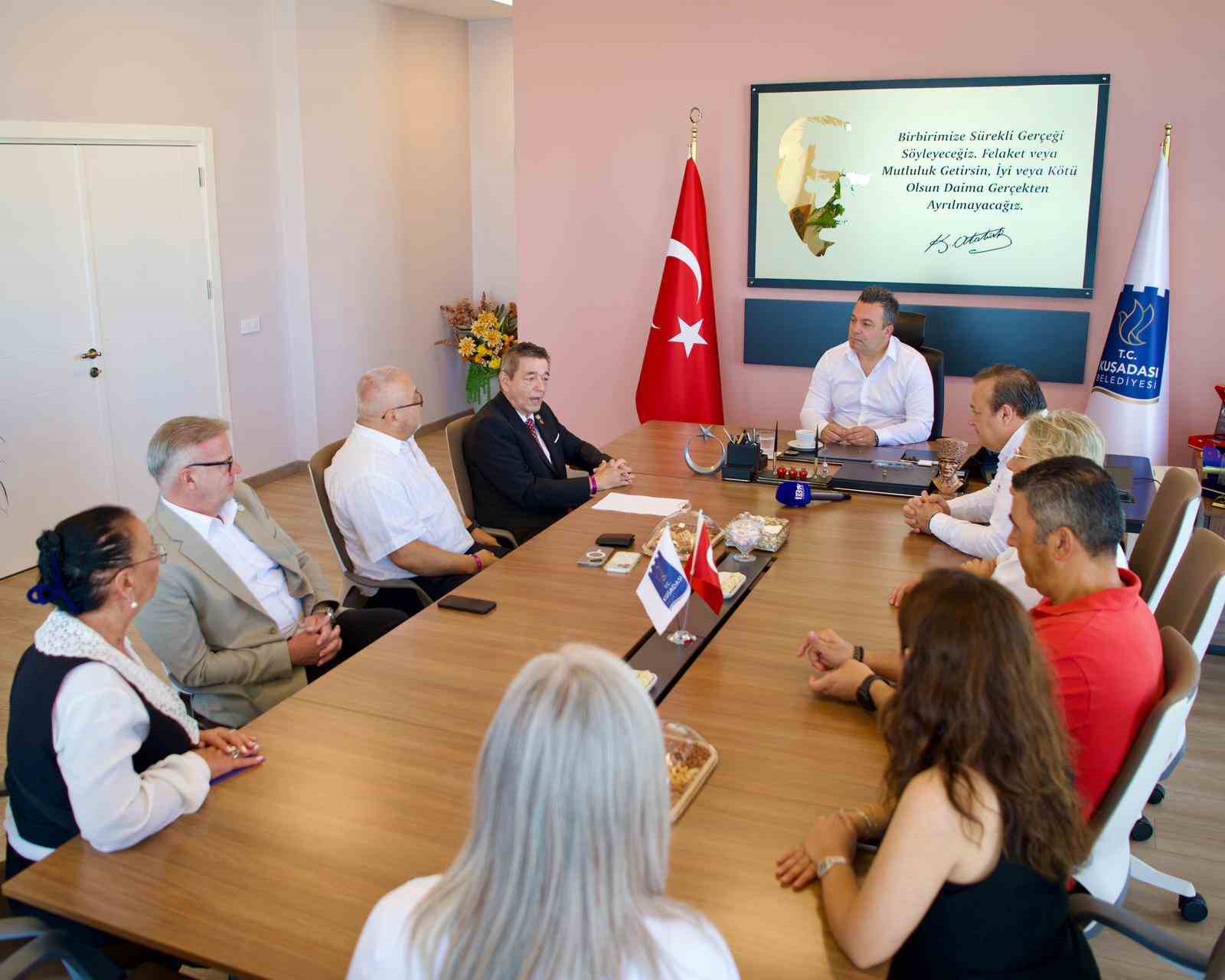 Kuşadası Belediyesi’nden Alman Arndt’a fahri hemşehrilik unvanı