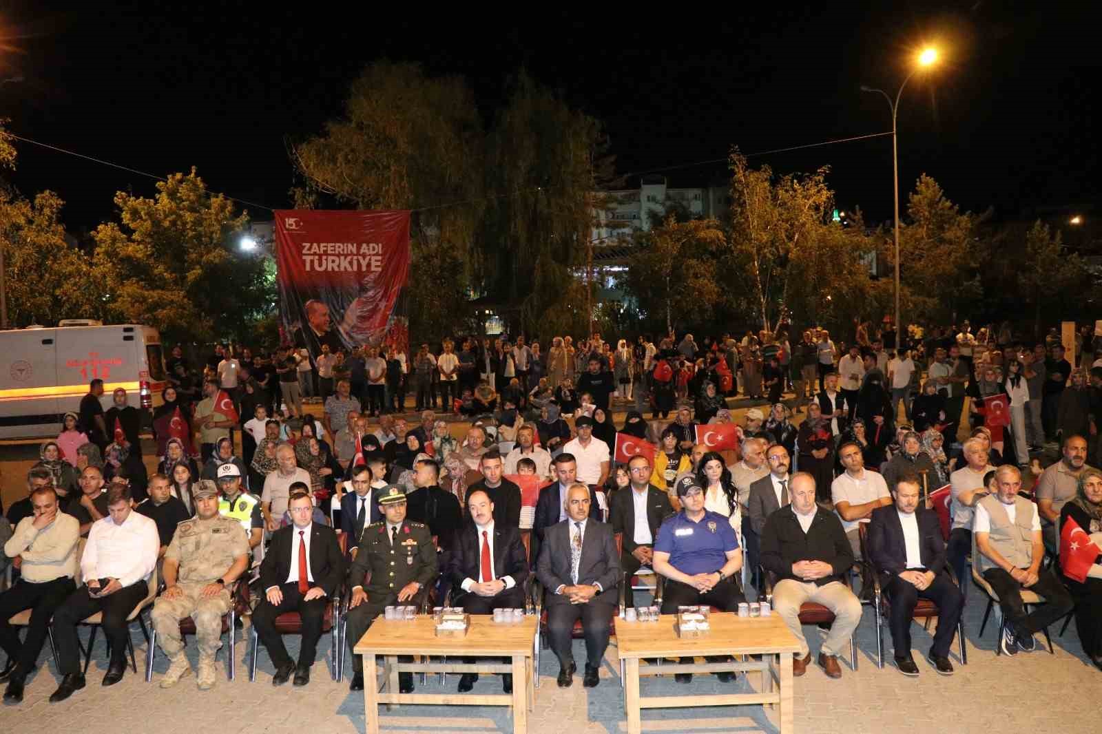 Oltulular 15 Temmuz demokrasi n&ouml;betinde bir araya geldi