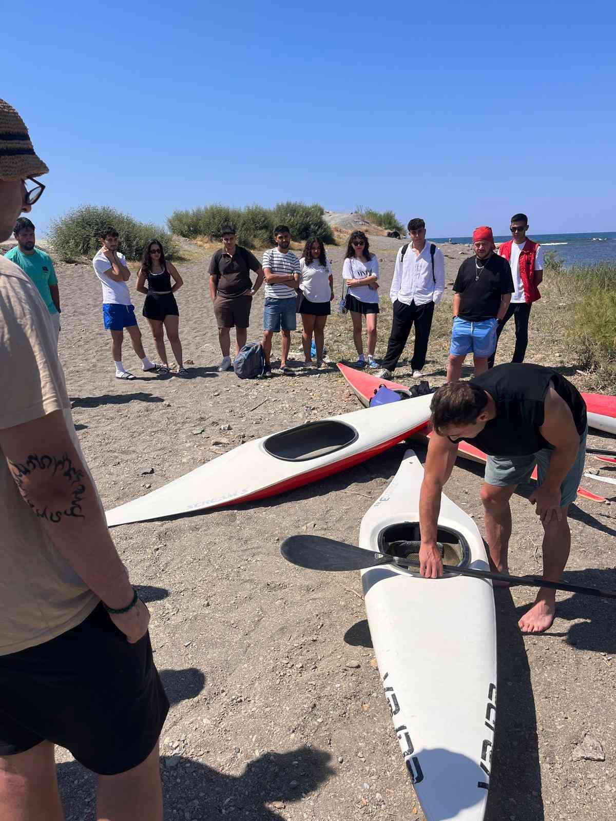 Muğla’da gençler doğa ve spor için kürek çekti
