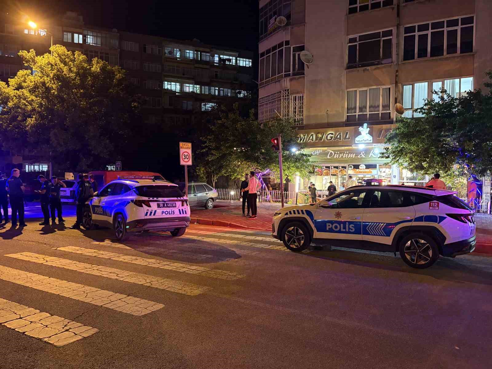 Kayseri’de kebap salonunda döner bıçaklı kavga: 2 yaralı