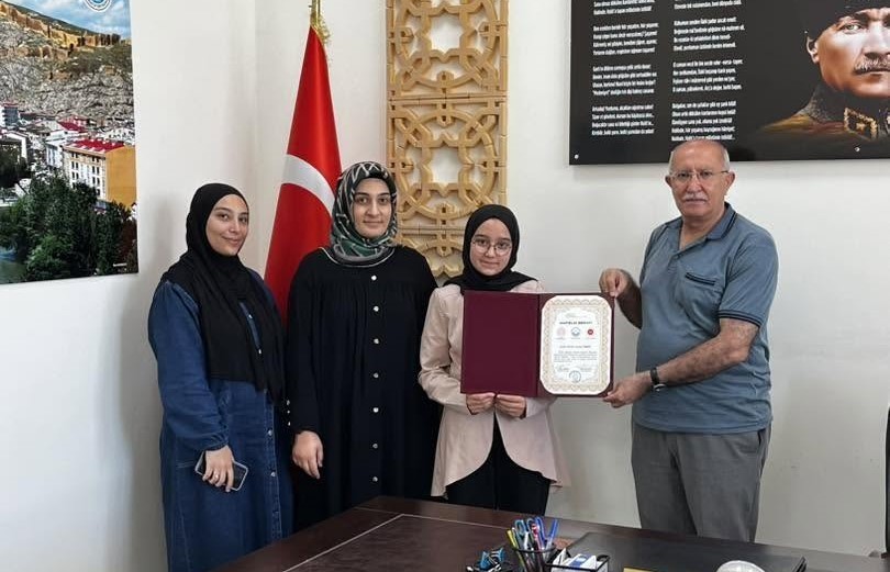 Bayburt&rsquo;ta &ouml;rg&uuml;n eğitimle birlikte hafızlık programı 153&rsquo;&uuml;nc&uuml; mezununu verdi