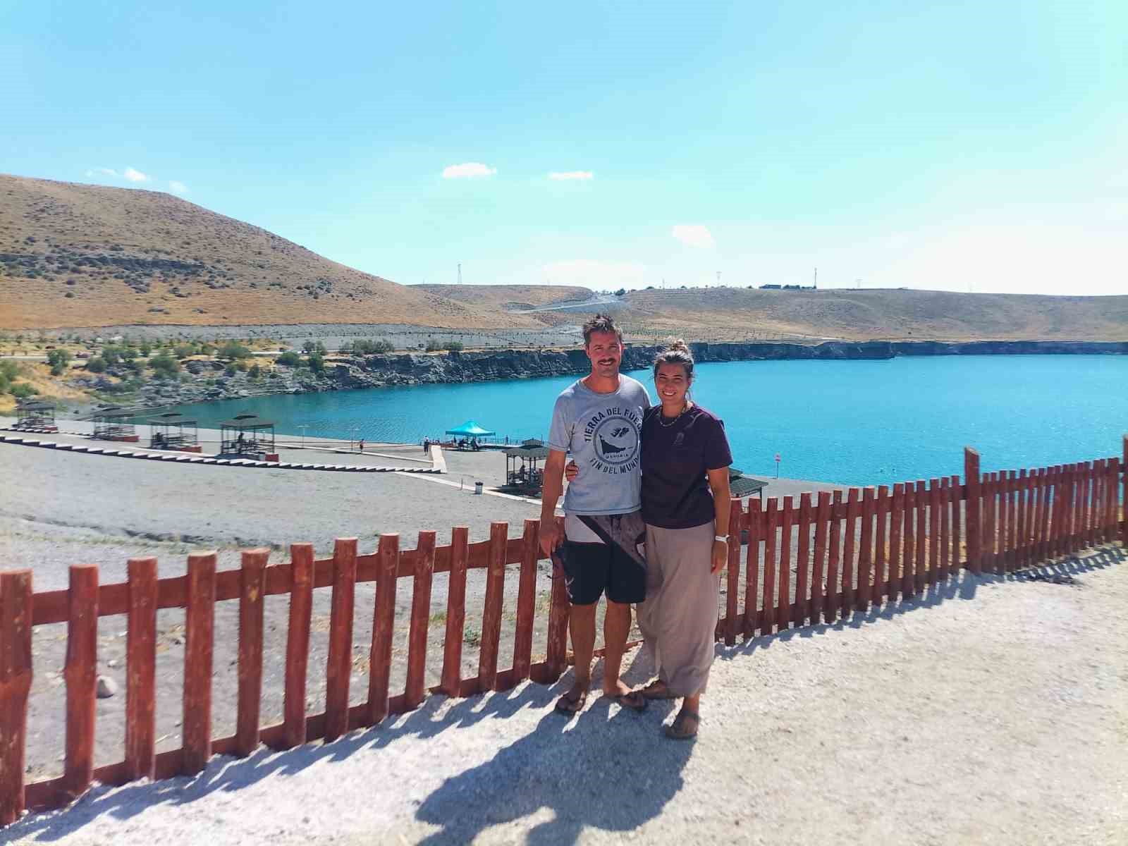 İsvi&ccedil;reli &ccedil;ift, Acıg&ouml;l&rsquo;e hayran kaldı