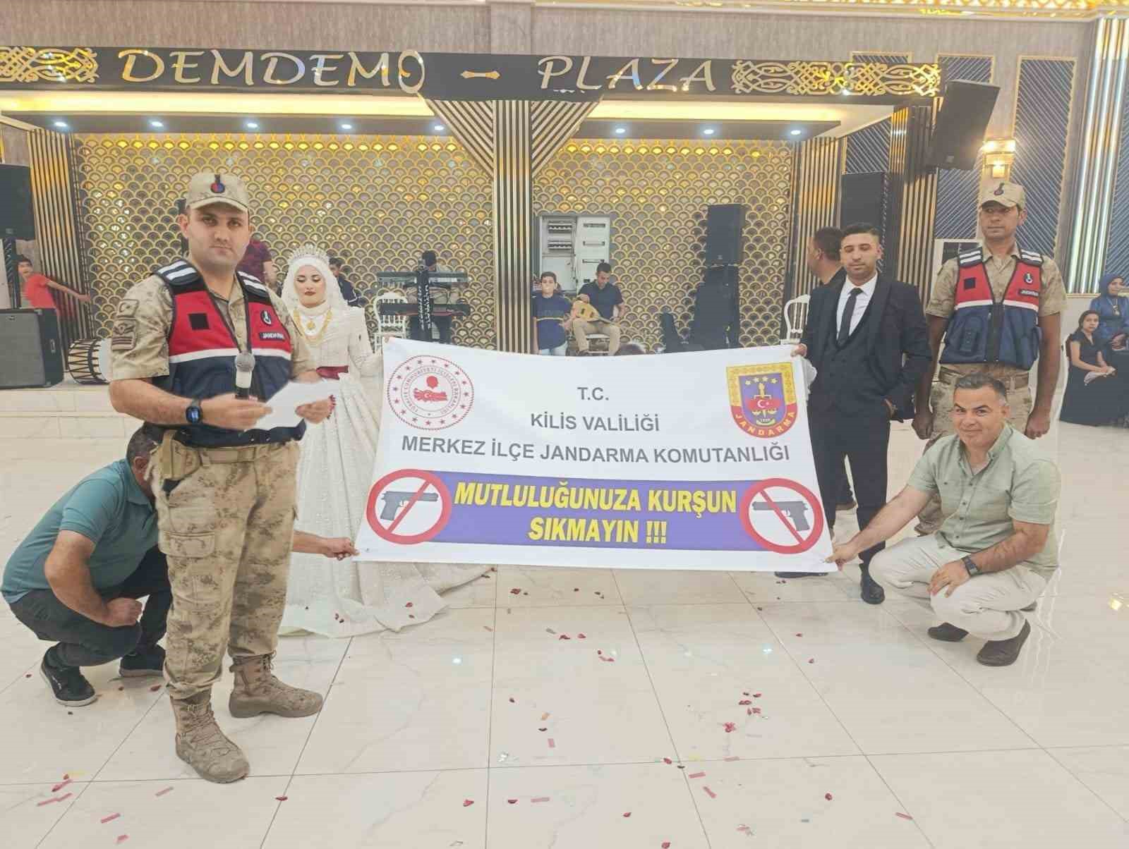 Kilis&rsquo;te &rsquo;Mutluluğunuza Kurşun Sıkmayın&rsquo; uyarısı