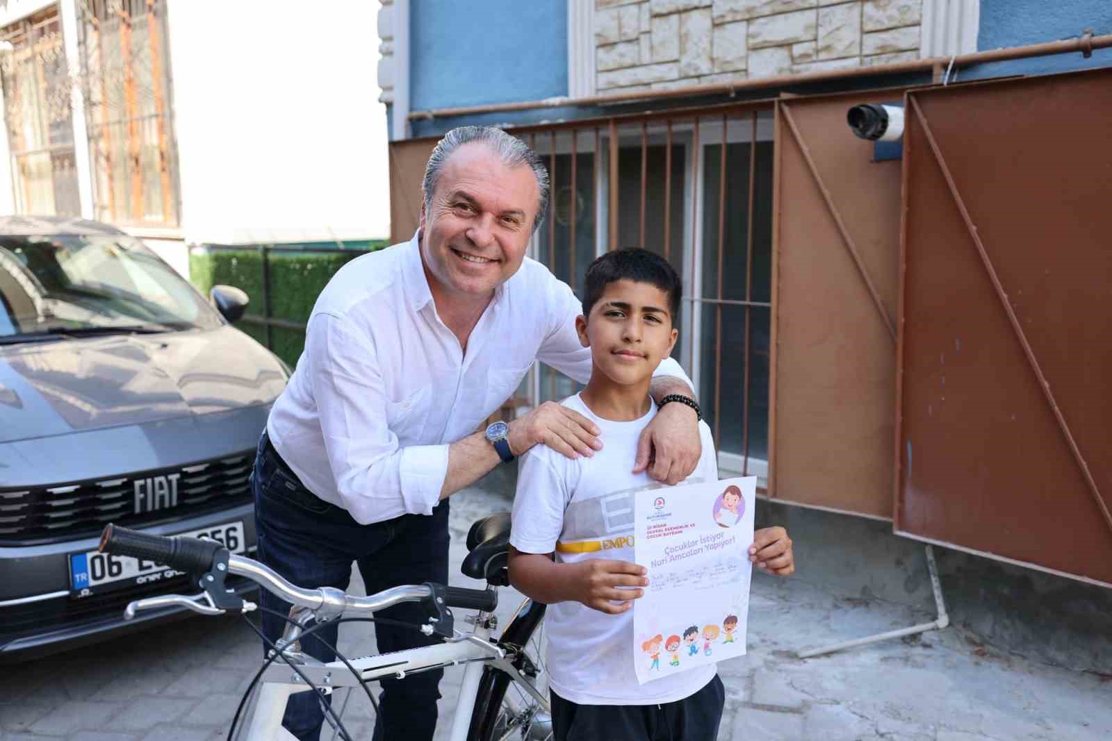 Denizli Büyükşehirden miniklere bisiklet hediyesi