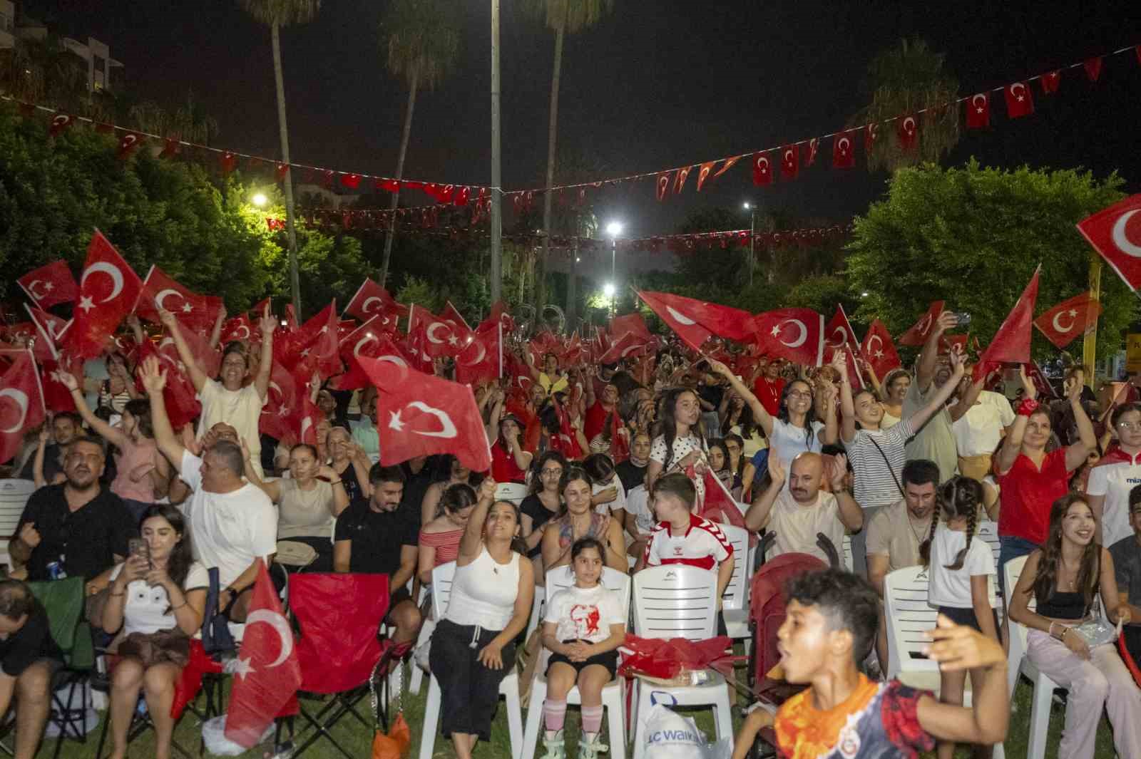 Mersin’de Filenin Sultanlarının şampiyonluk coşkusu yaşandı