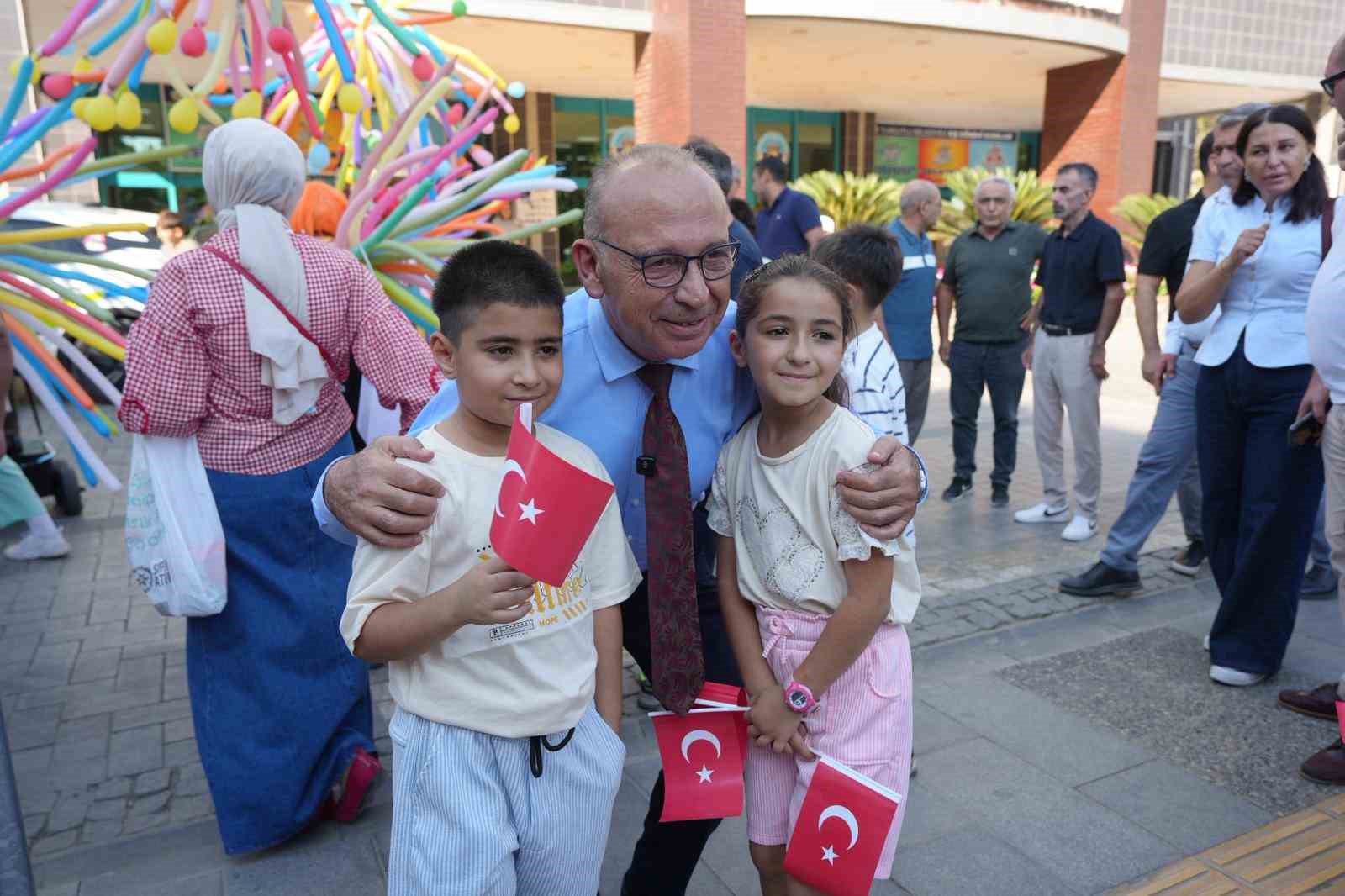 Turgutlu&rsquo;da D&uuml;nya Barış G&uuml;n&uuml; &ccedil;ocukların kahkahalarıyla kutlandı