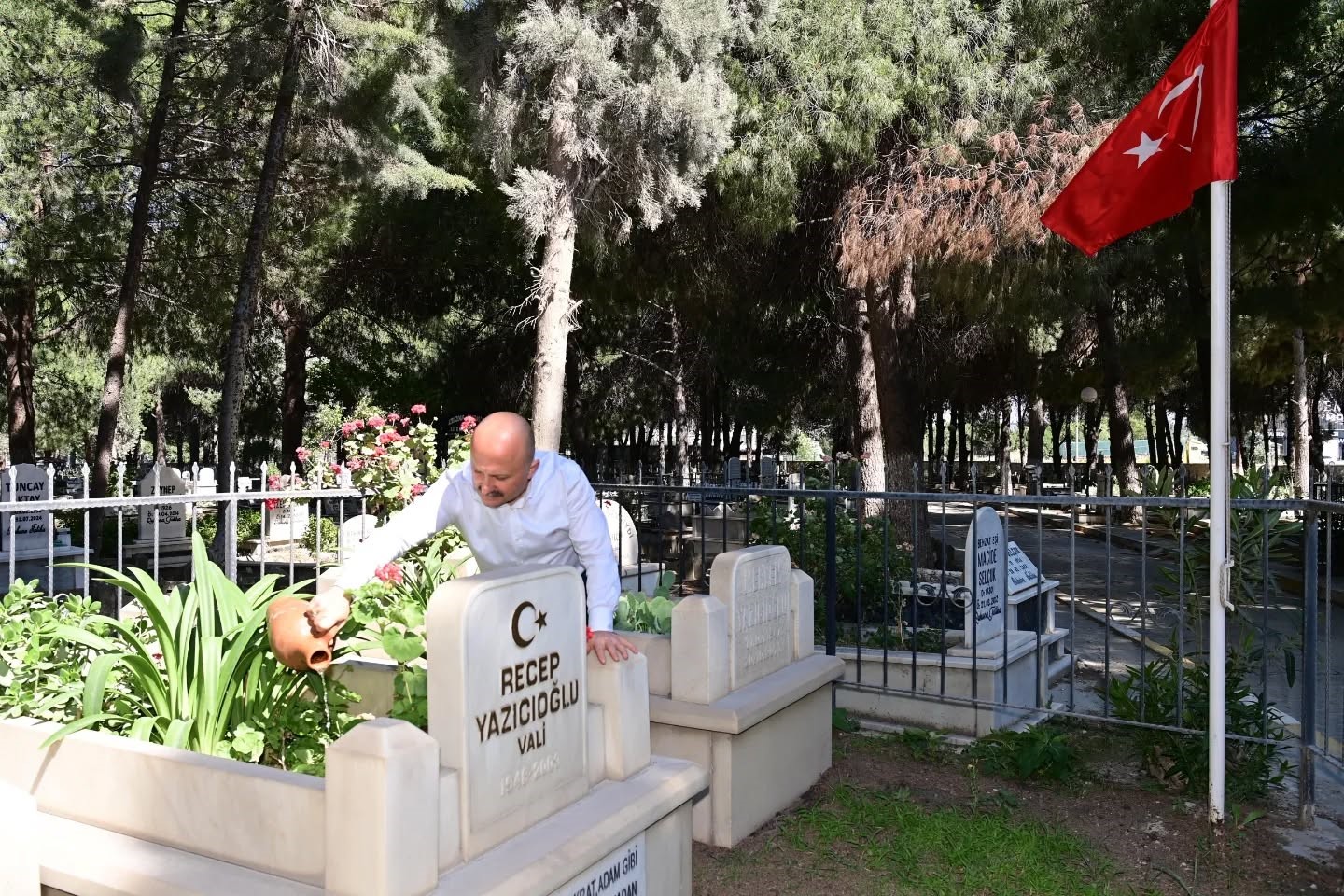 Vali Varol, ’Süper Vali’ Recep Yazıcıoğlu’nu unutmadı
