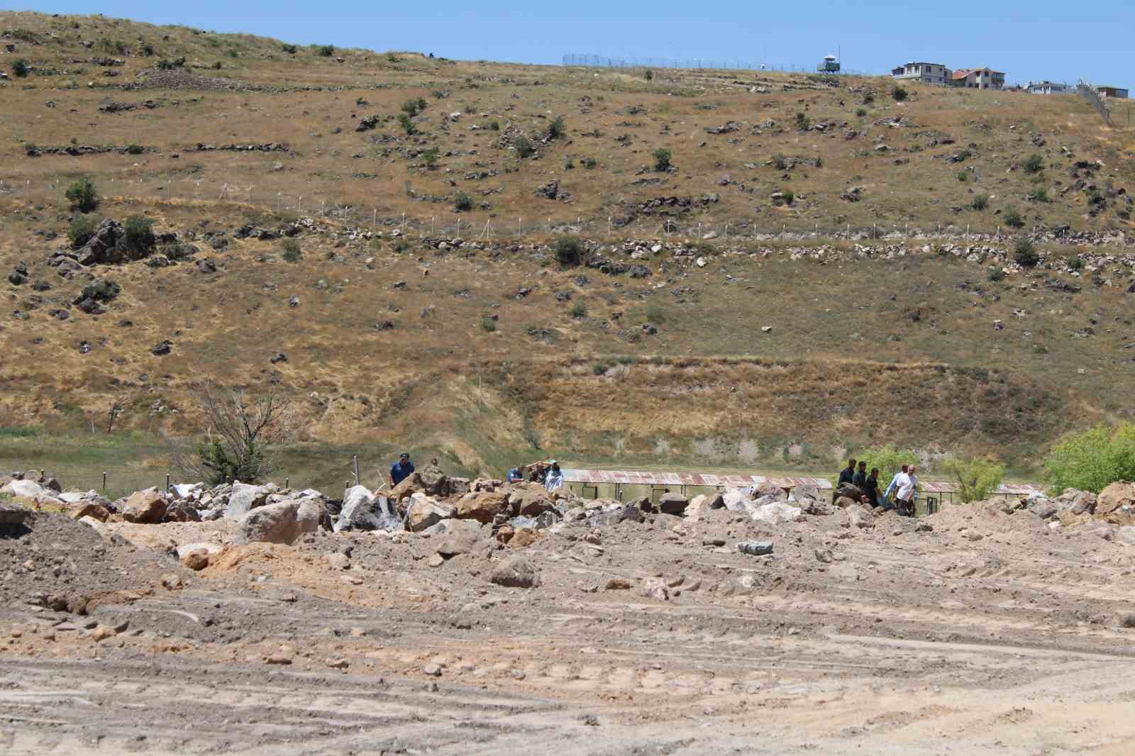 Boş arazide erkek cesedi bulundu