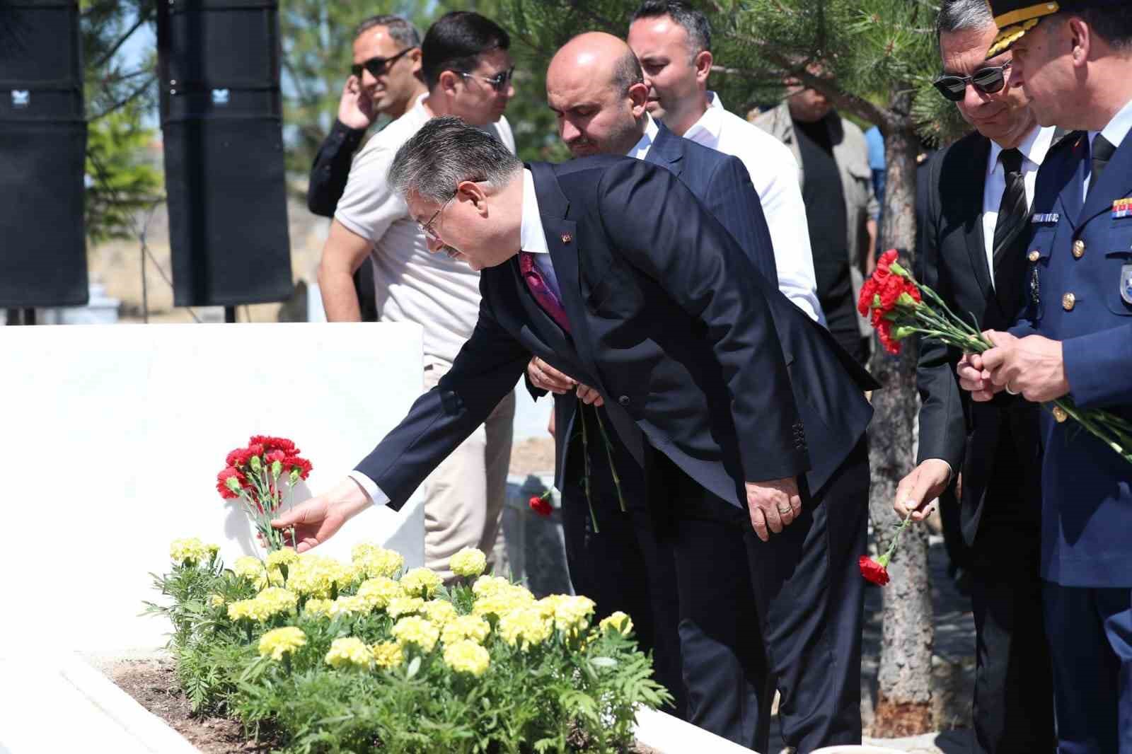 15 Temmuz Şehidi Fatih Dalgıç kabri başında dualarla anıldı