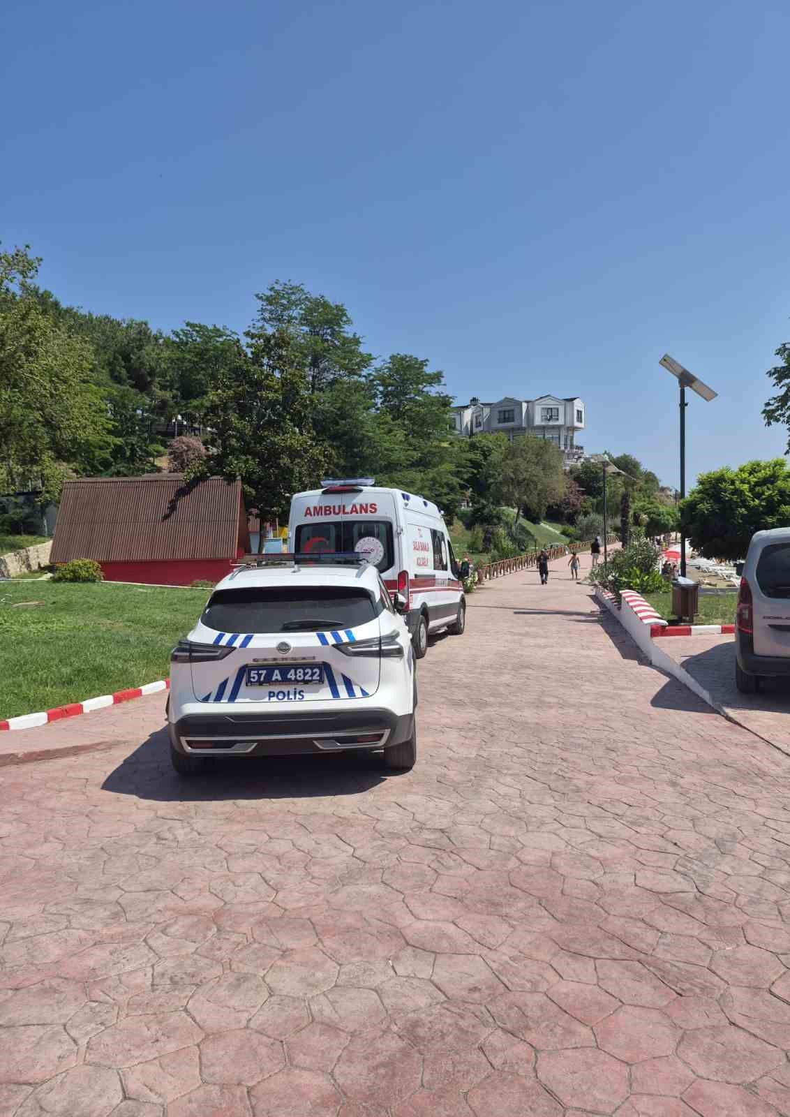 "Denizde 5 kişi kayboldu" ihbarı ekipleri harekete ge&ccedil;irdi