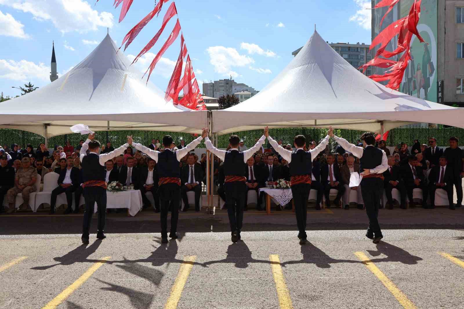 Erzurum&rsquo;da İlk&ouml;ğretim Haftası A&ccedil;ılış Programı Celal Akın İlkokulu&rsquo;nda ger&ccedil;ekleştirildi