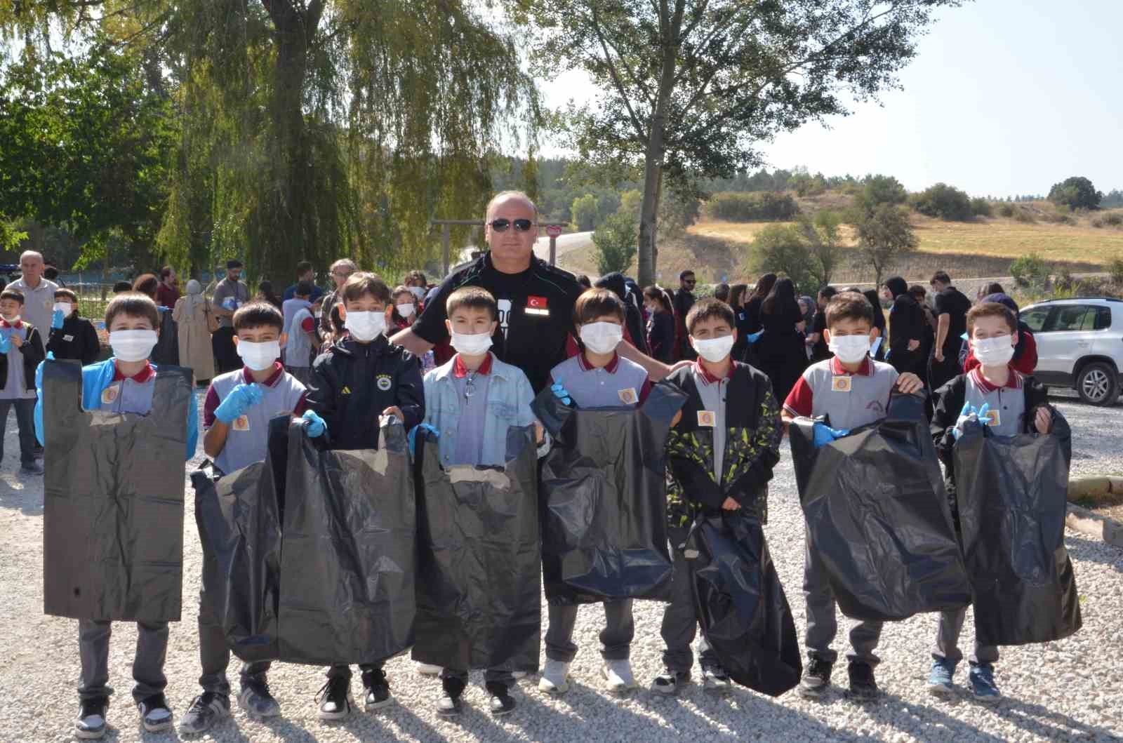 Çorum’da 250 kişi çevre temizliği yaptı
