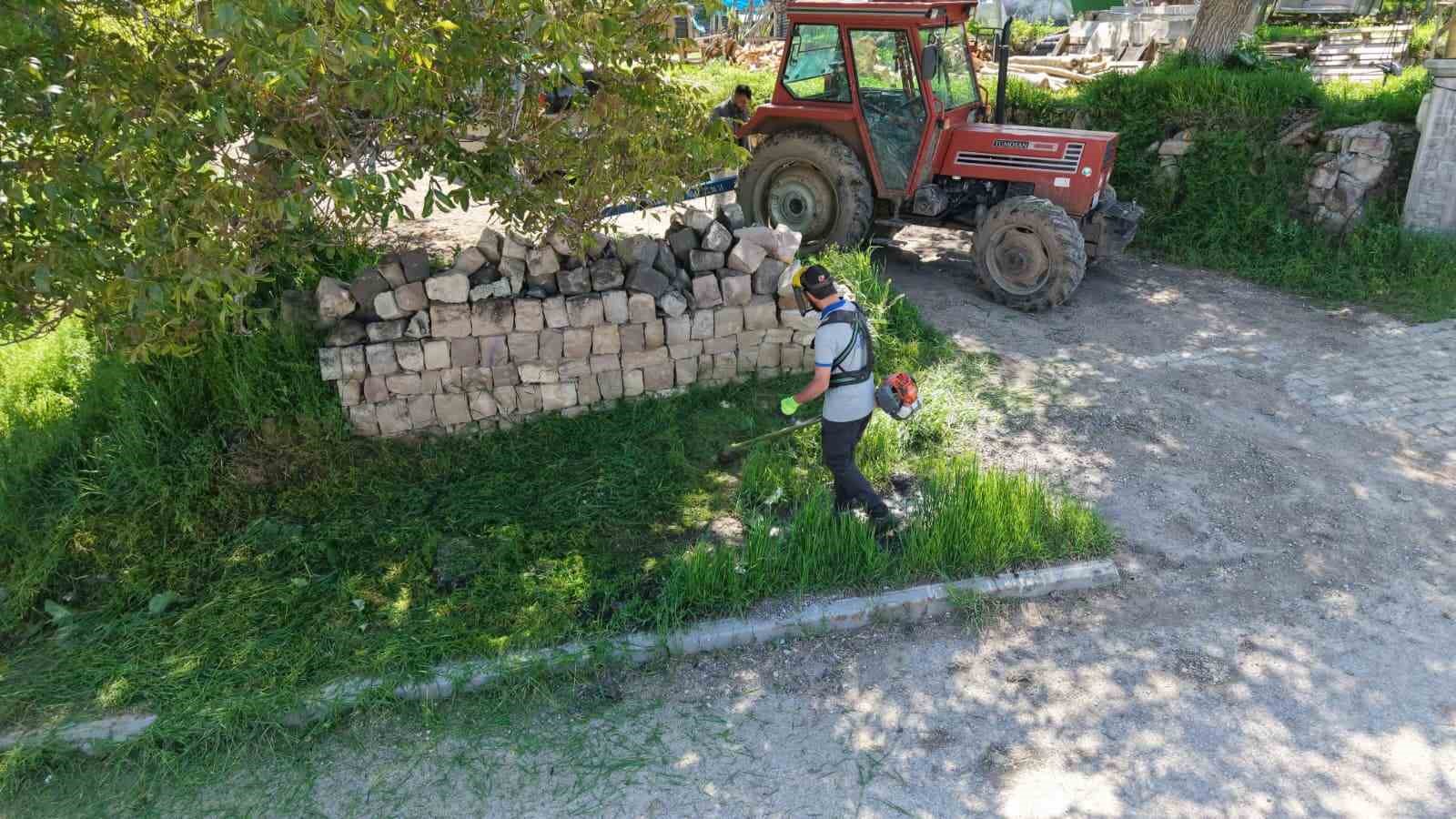 B&uuml;nyan Belediyesi &ccedil;evre kirliliğine karşı &ccedil;alışmalarını s&uuml;rd&uuml;r&uuml;yor