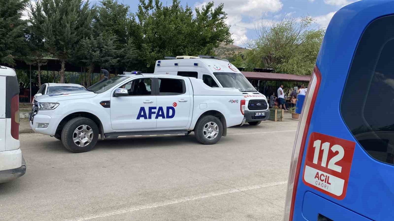 Hazar Gölü’nde gezi teknesi battı: 7 kişi kurtarıldı