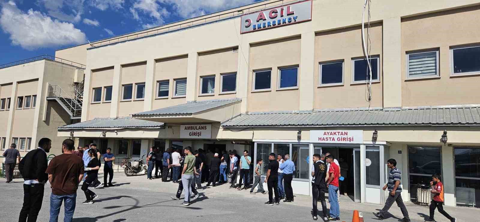 Bulanık’ta minibüs ile motosiklet çarpıştı: 1 ölü, 1 yaralı
