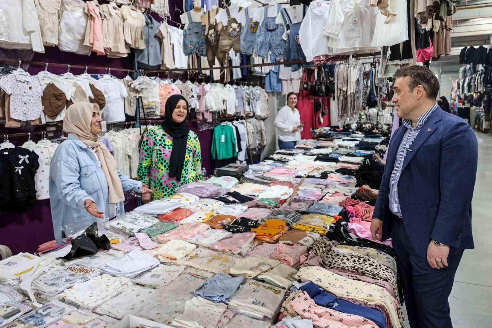 Vali Sözer, pazar esnafı ve vatandaşlarla bir araya geldi