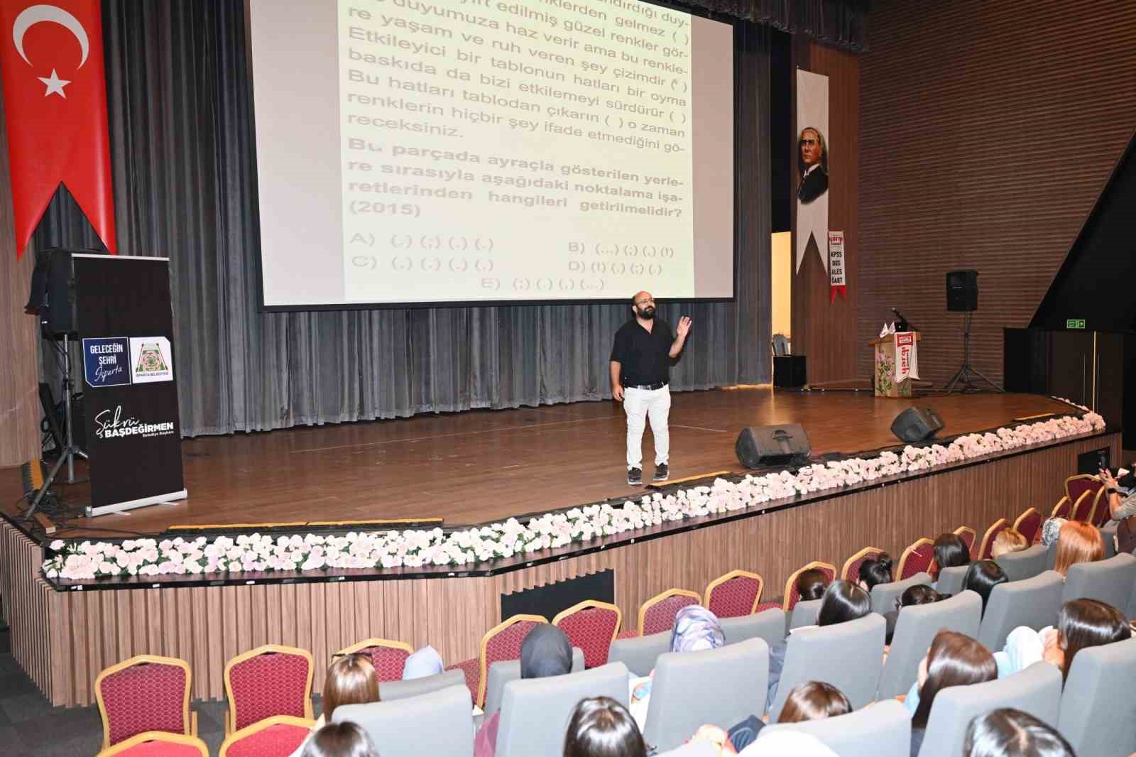 Isparta Belediyesi’nden KPSS adaylarına ücretsiz destek