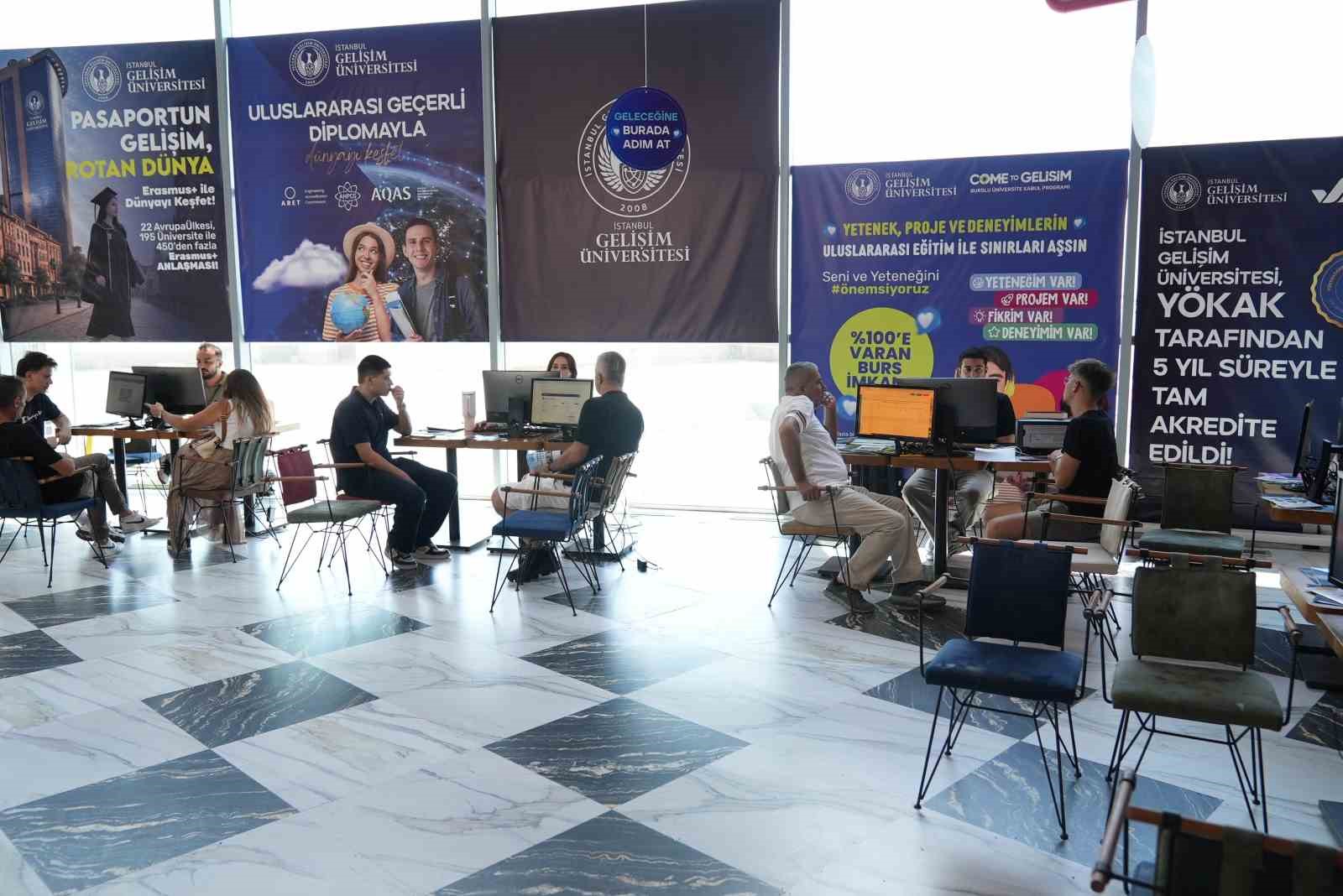 Üniversite tercihinde adaylara akademik ve kariyer imkanları anlatıldı