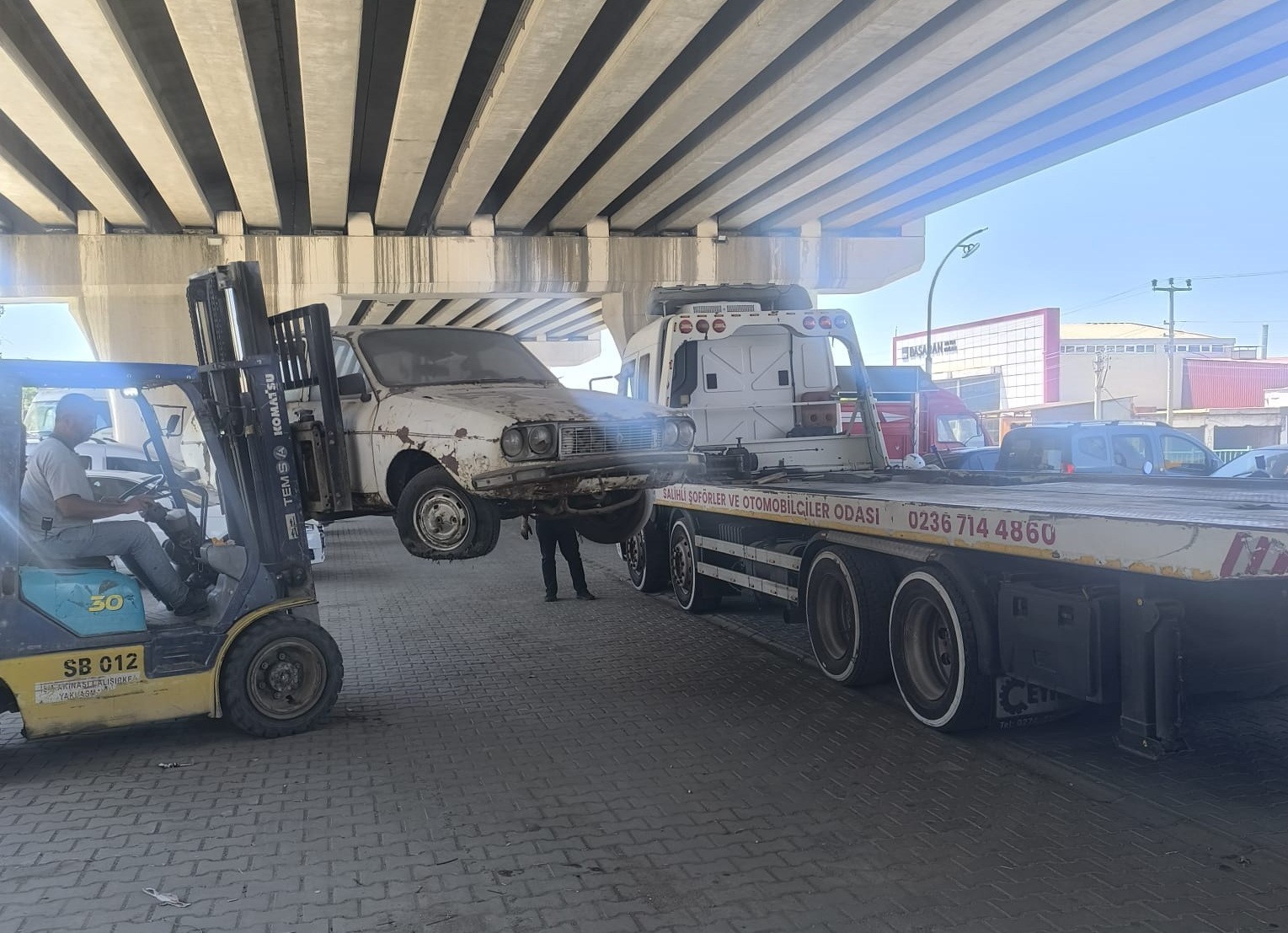 Salihli&rsquo;de hurda ara&ccedil;lar tek tek toplanıyor