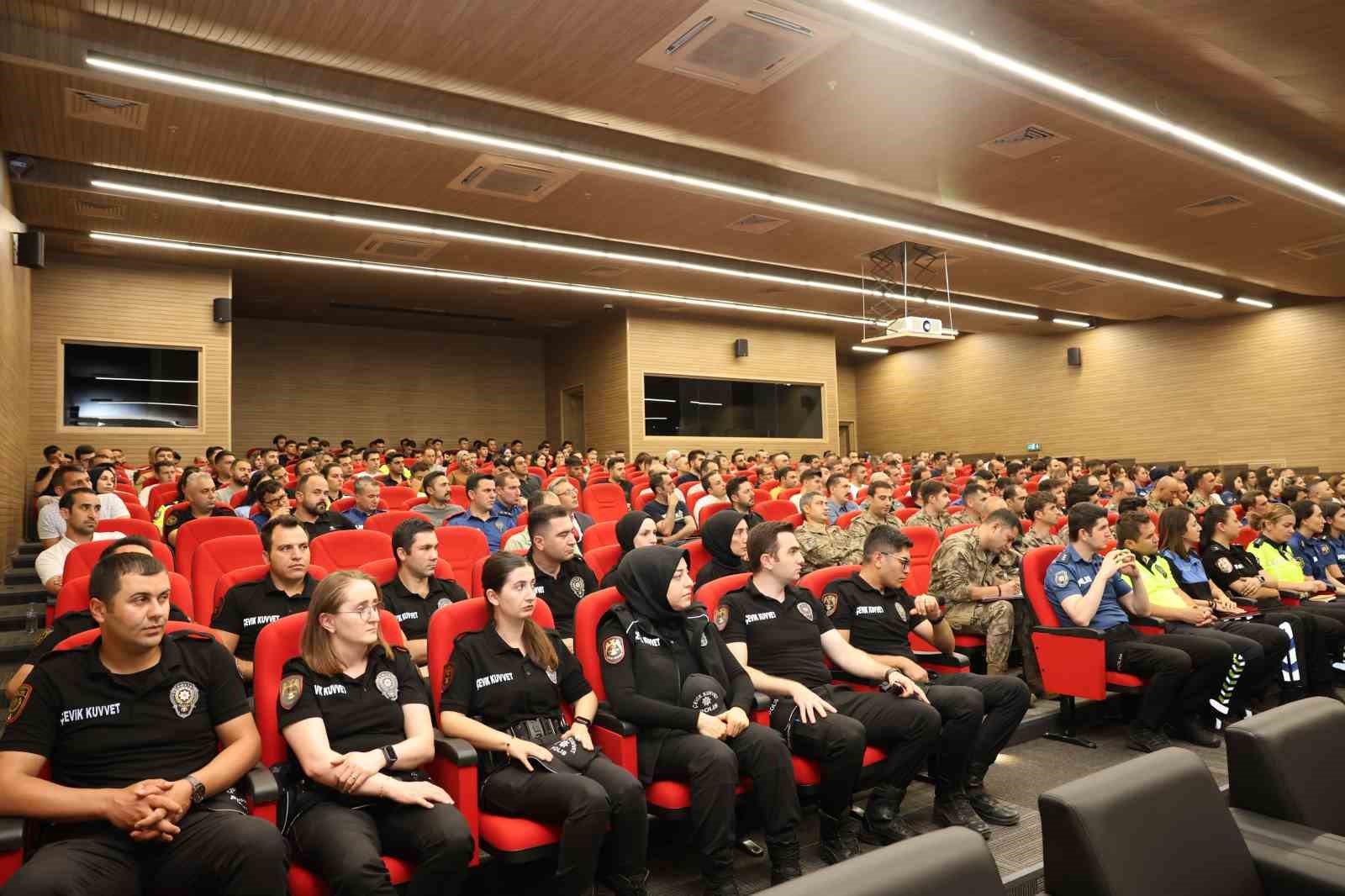 Erzurum’da polise "Finansal Okuryazarlık" semineri