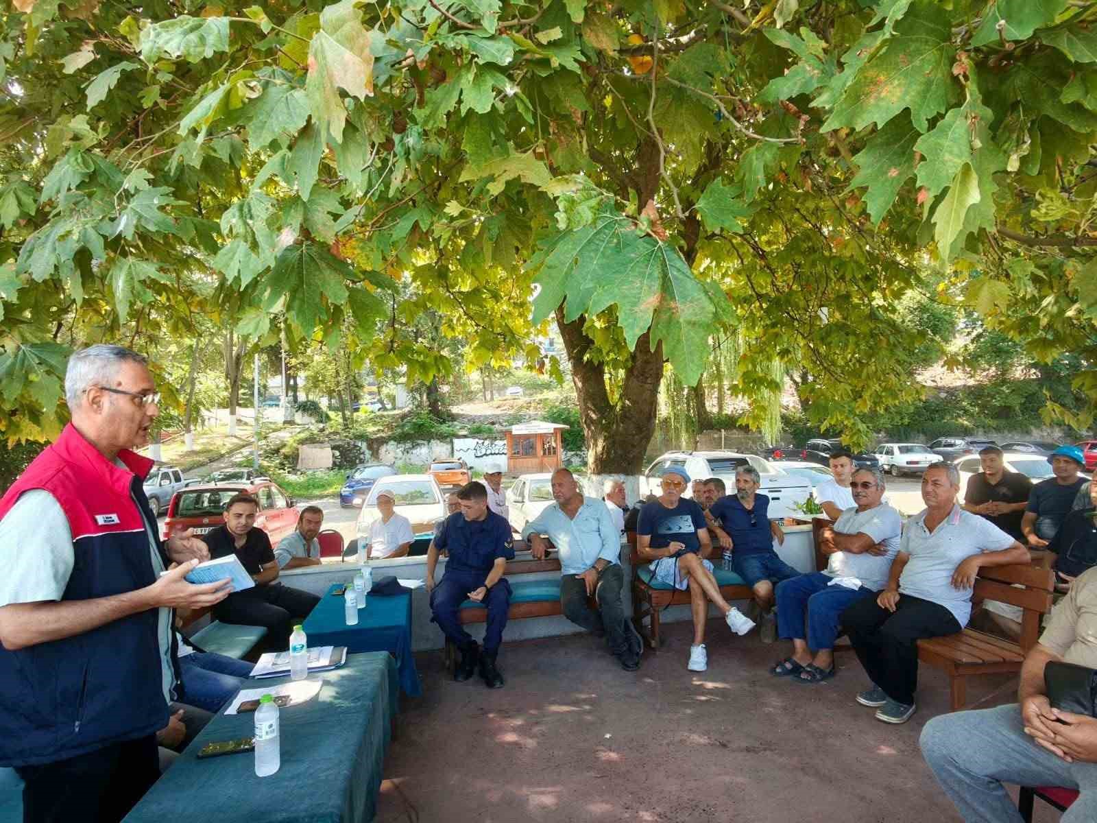 Balık&ccedil;ılar denizlerin temiz tutulması konusunda bilgilendirildi