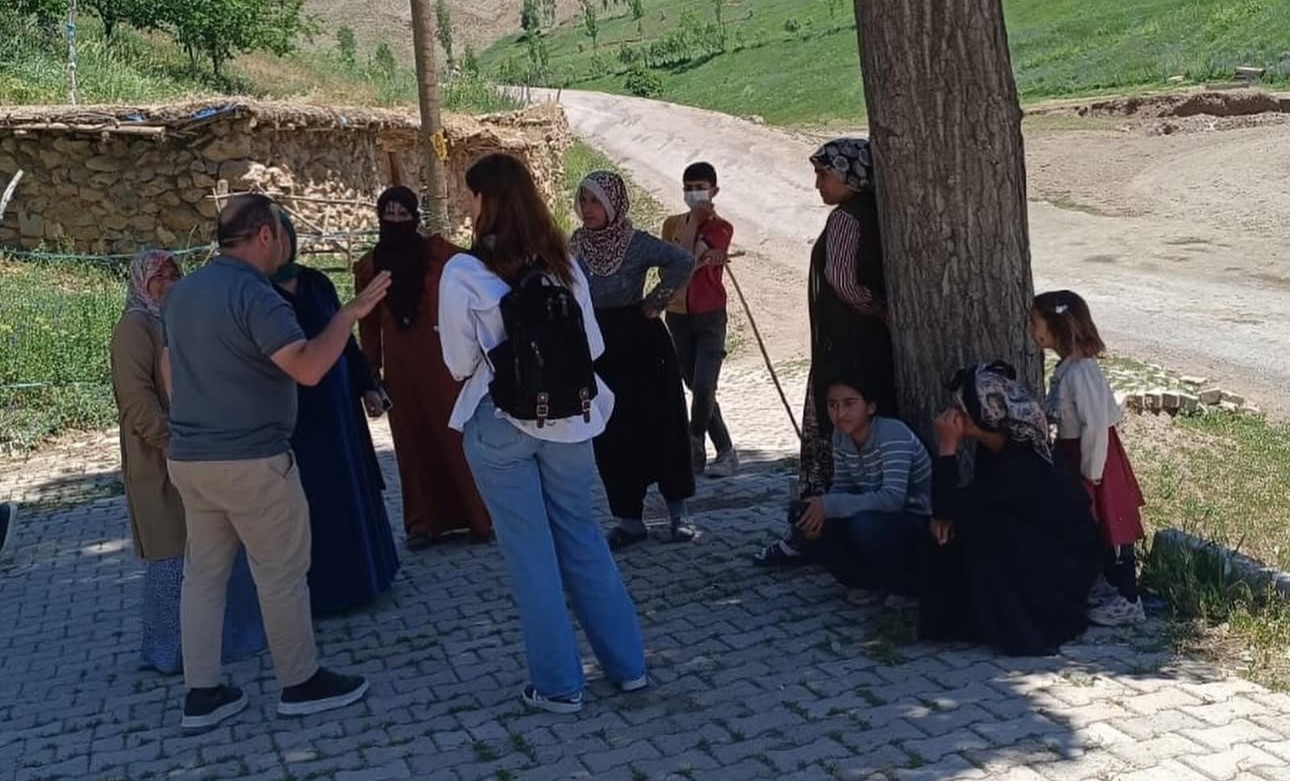 Yüksekova’da çiftçilere yönelik sağlık taraması ve brusella eğitimi verildi