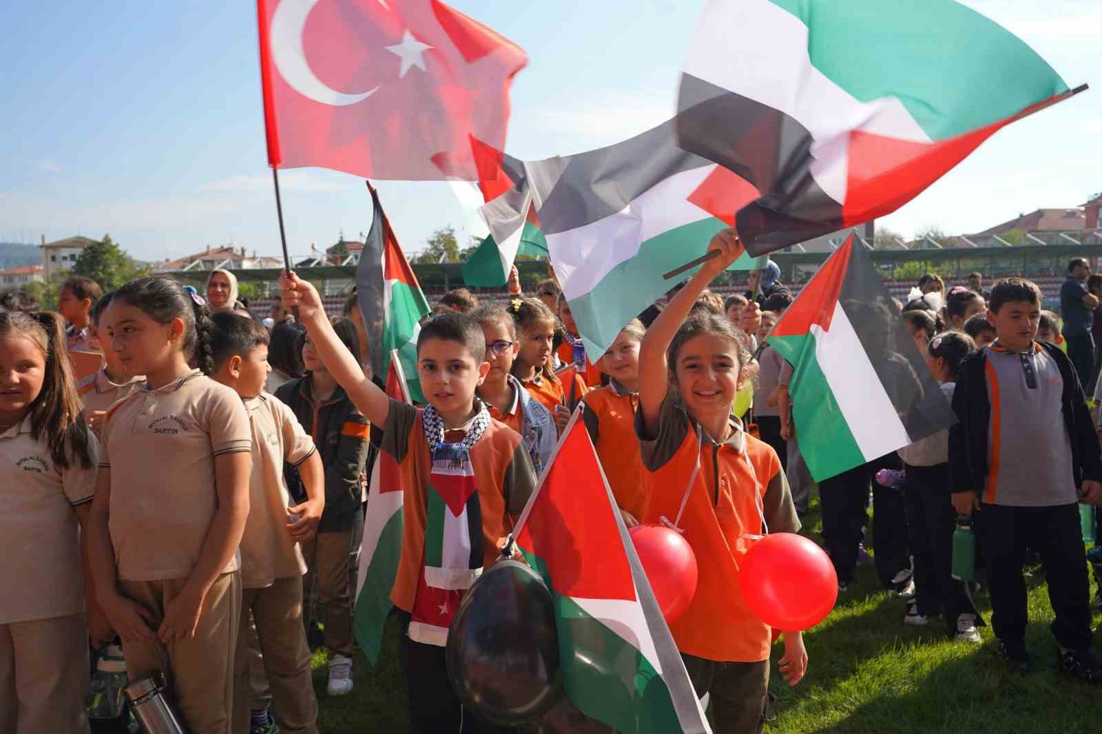 Bartın’da Filistin’e destek için uçurtma etkinliği düzenlendi