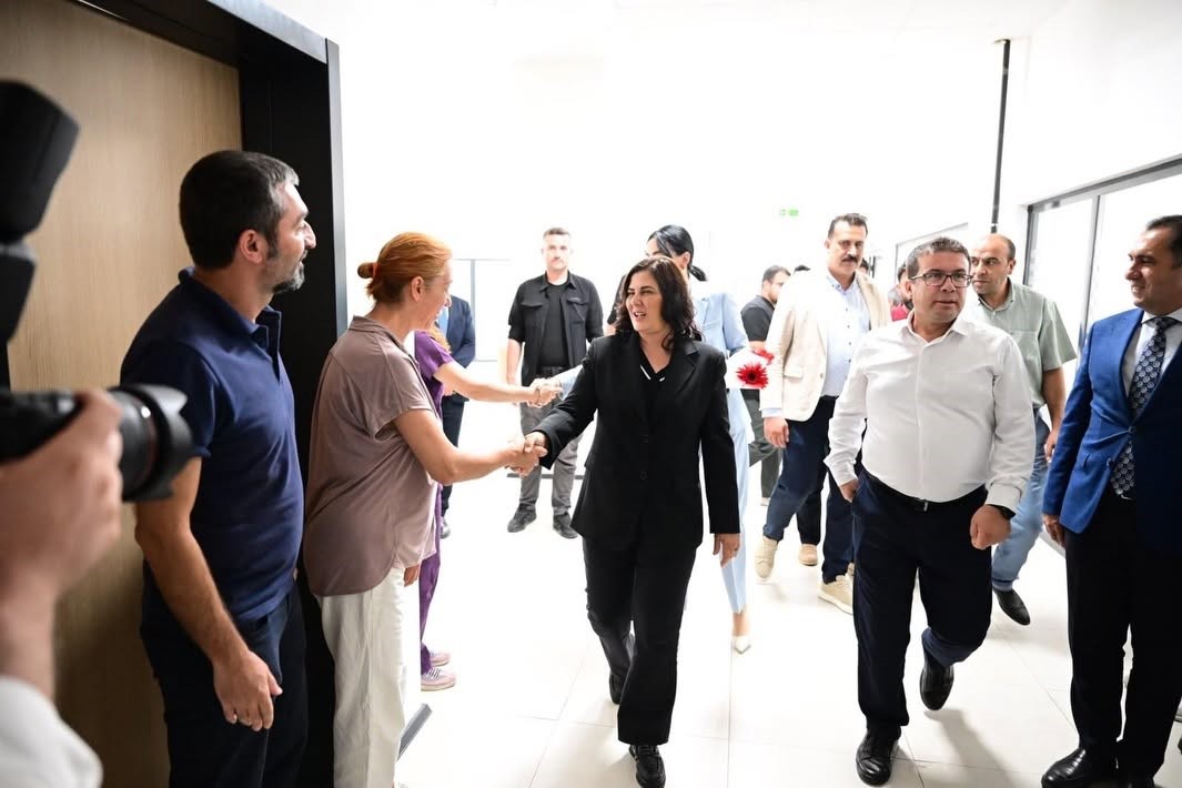 Başkan &Ccedil;er&ccedil;ioğlu, yaşlı &ccedil;ınarların yanında