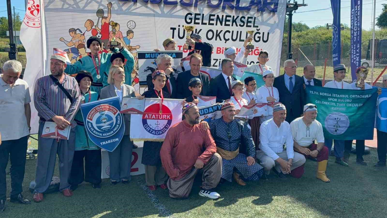 Hedefi ortadan vuran sporcular, madalyalarını aldı