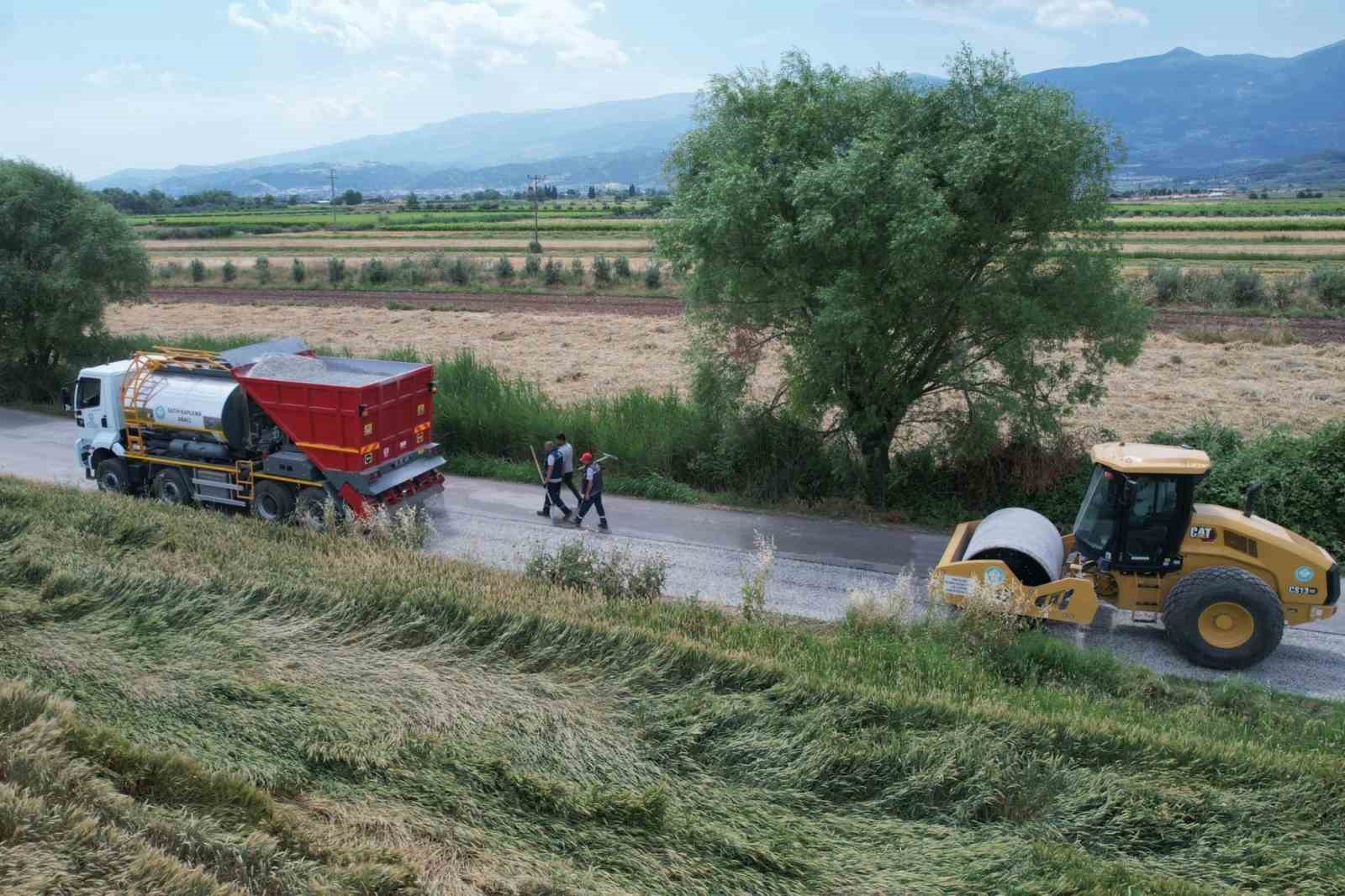 Salihli’de 5 mahalleyi bağlayan yol baştan sona yenilendi
