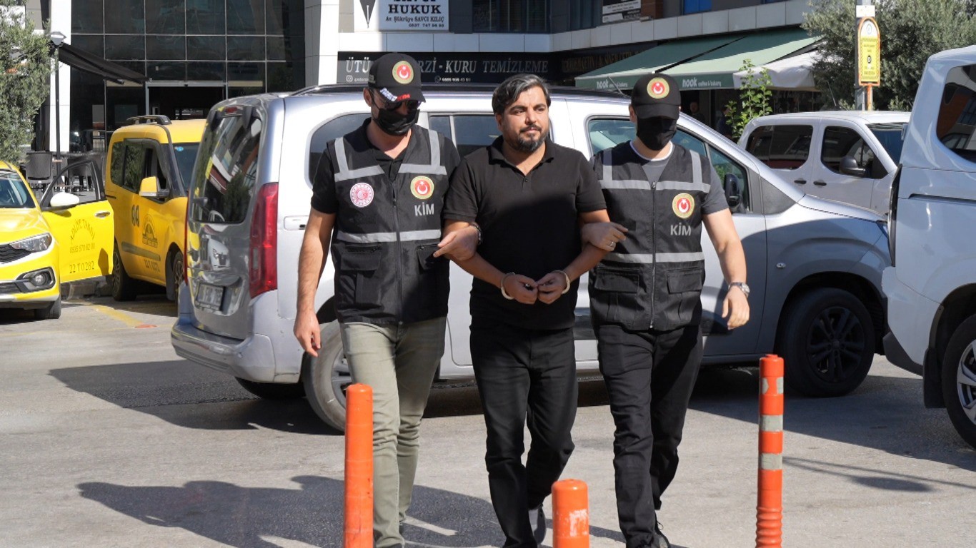 Tır dorsesinde yakalanan Arif Kocabıyık, Konyaaltı Belediyesi’nden aylarca çalışmadan maaş almış