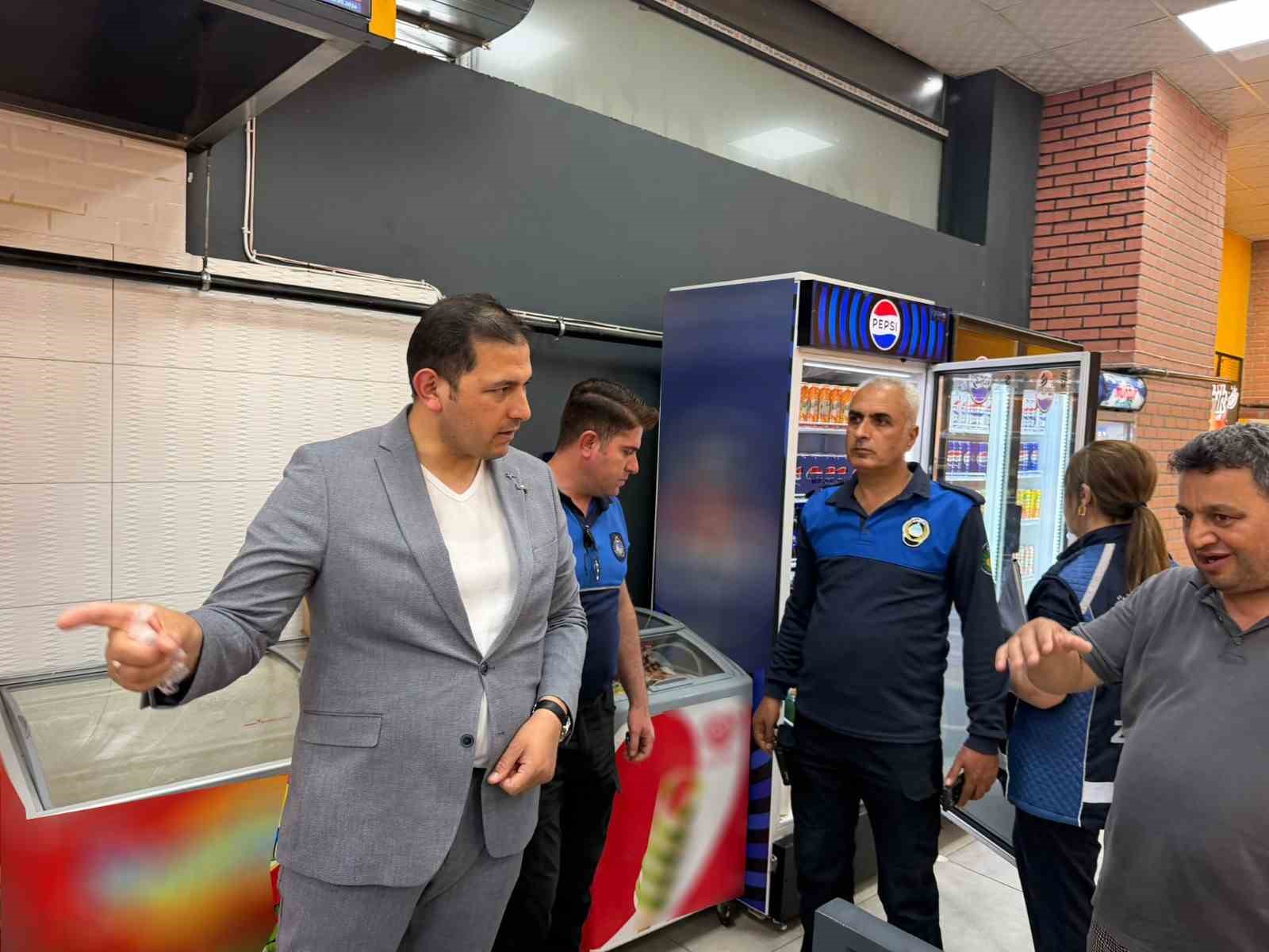 Zabıta ekipleri bayram &ouml;ncesi denetimlerini sıklaştırdı