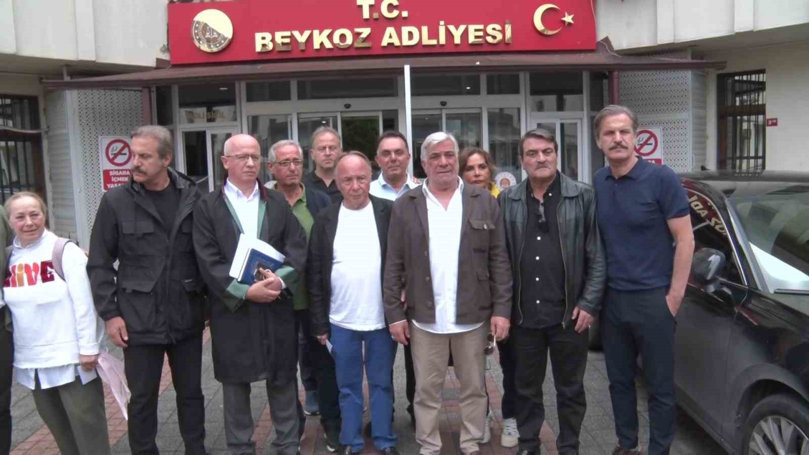 Kadir İnanır’ın vasiyetname açılma davası ertelendi
