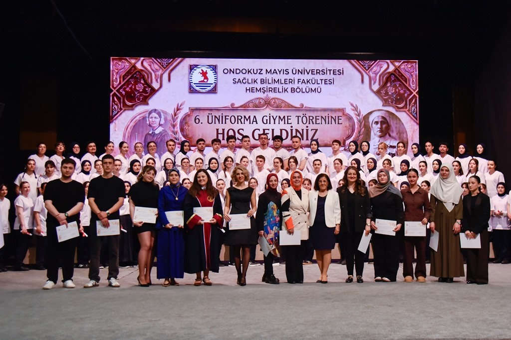 Hemşire adayları &uuml;niformalarını giydi