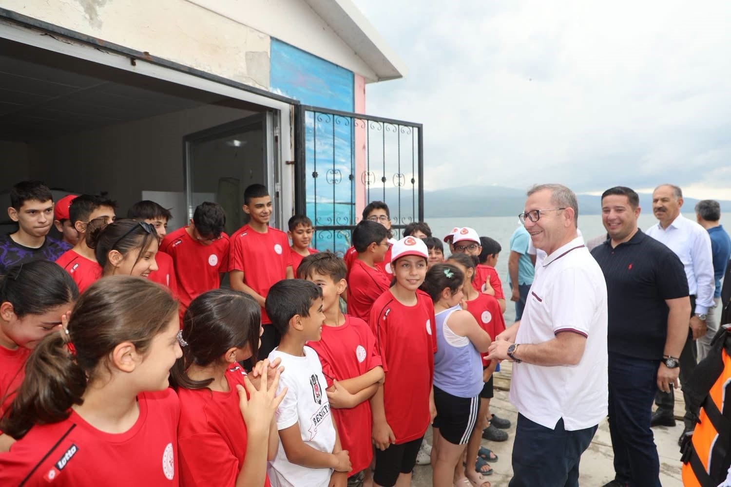Kars’ta yelken heyecanı Çıldır Gölü’nde başladı: 32 sporcu Anadolu Ligi için hazırlanıyor