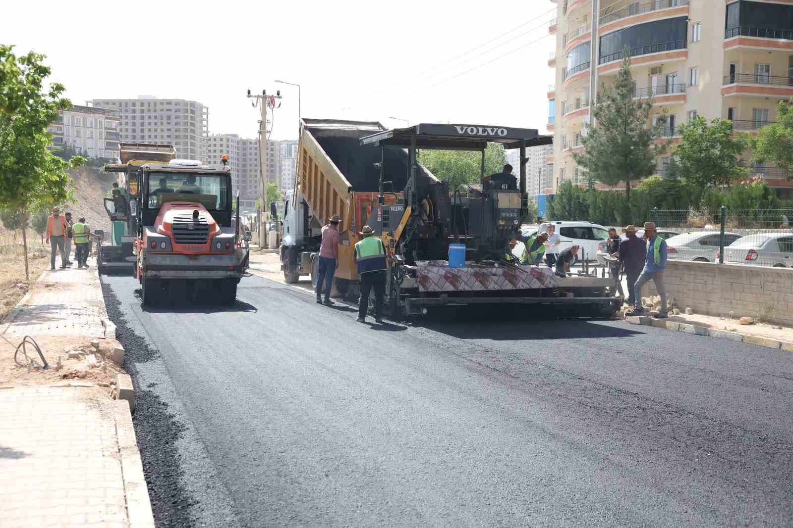Mardin Büyükşehir Belediyesi, Artuklu’da asfalt çalışmalarına devam ediyor