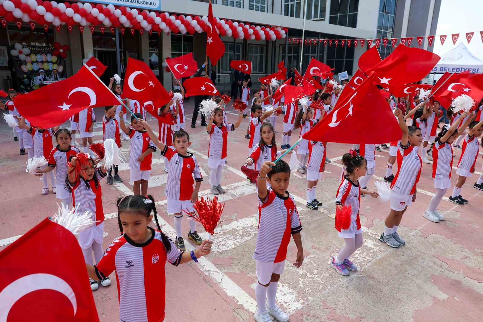 Sivas’ta ilköğretim haftası kutlandı