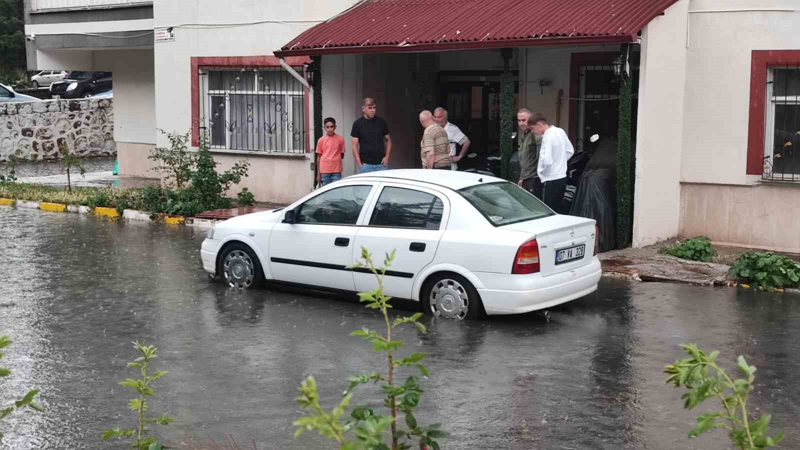 Yozgat’ta sağanak hayatı olumsuz etkiledi