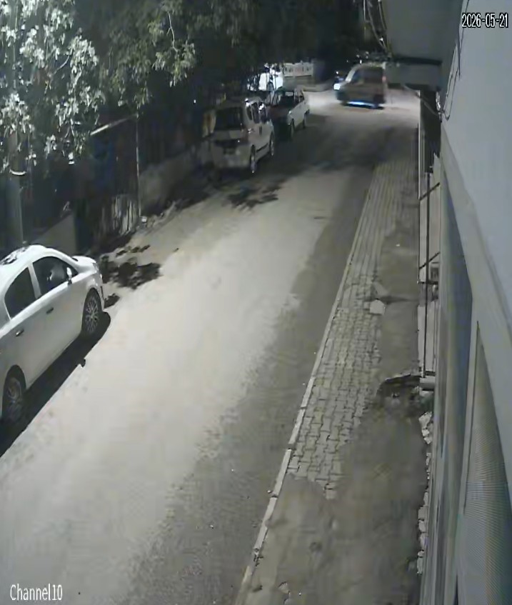 Kaza sonrası ters d&ouml;nen ara&ccedil;tan sızan akaryakıt paniğe neden oldu