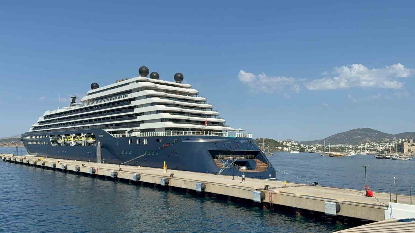 Ultra l&uuml;ks kruvaziyer yeniden Bodrum&rsquo;da
