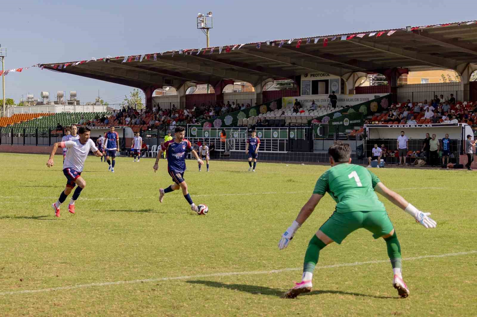 Mersin’de 30 Ağustos Zafer Kupası Futbol Turnuvası başladı